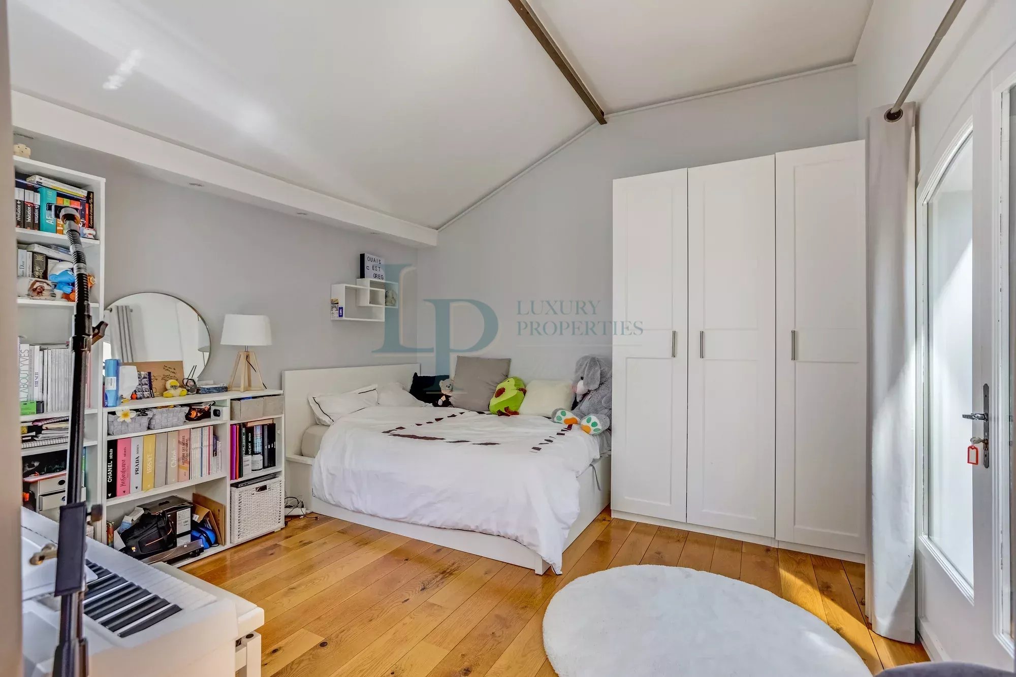 dc6055f52ce669a40d5225181887d2e3_37c14abee0_2000-original-24594-0.jpg Loft-Maison d’Architecte à Courbevoie/Bécon