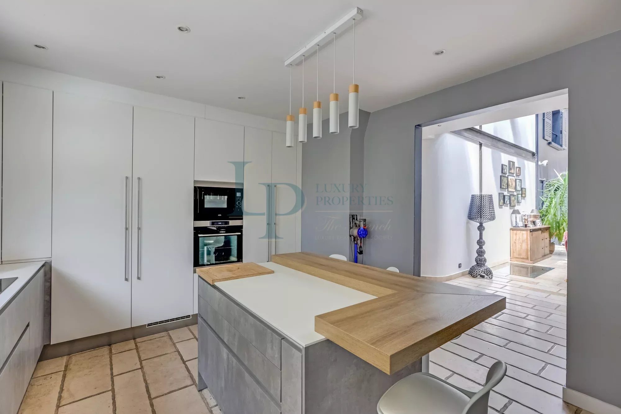 dfe483837d1f889defc96a51bf3d6709_e88dcbf5af_2000-original-24594-0.jpg Loft-Maison d’Architecte à Courbevoie/Bécon