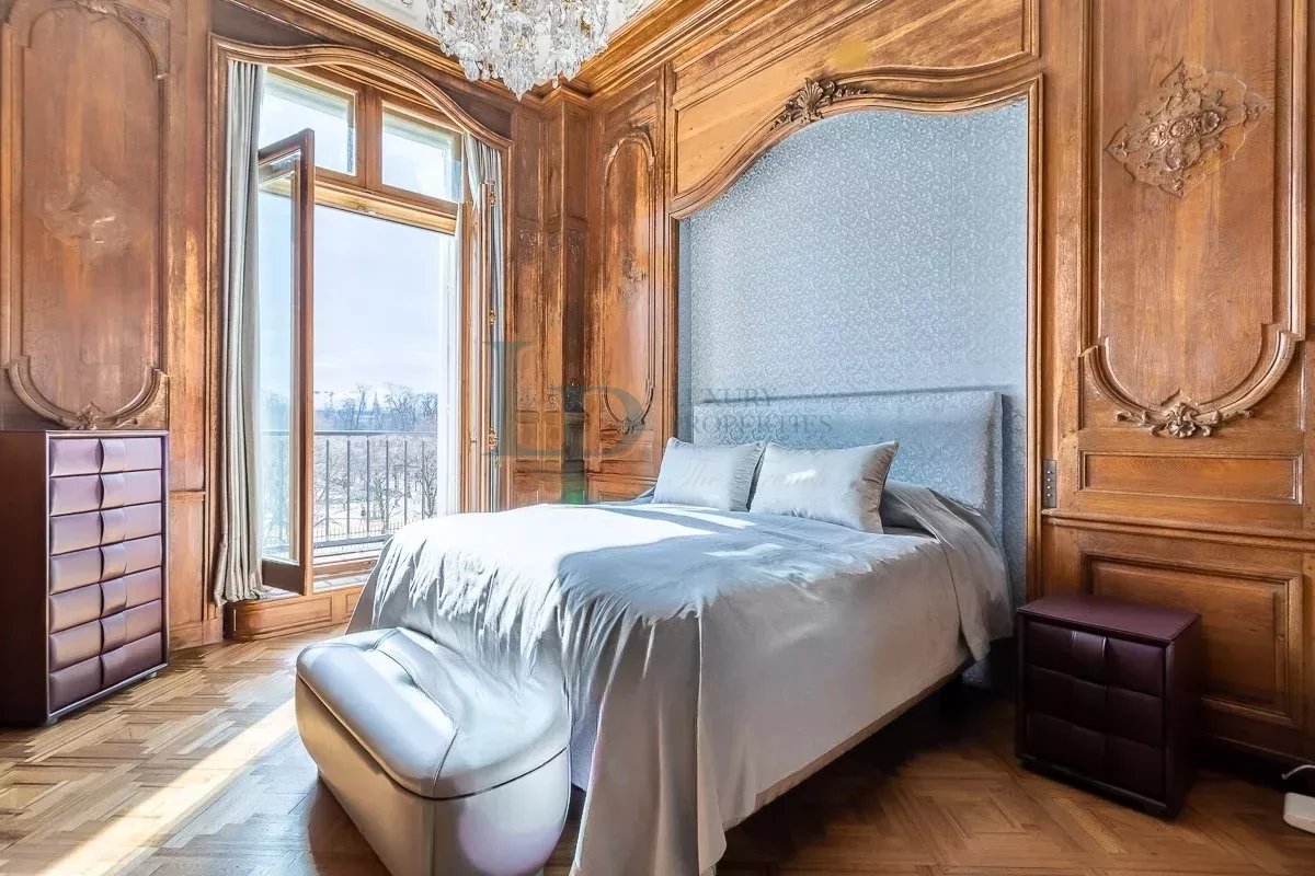 Luxurious Parisian Apartment with Modern Amenities