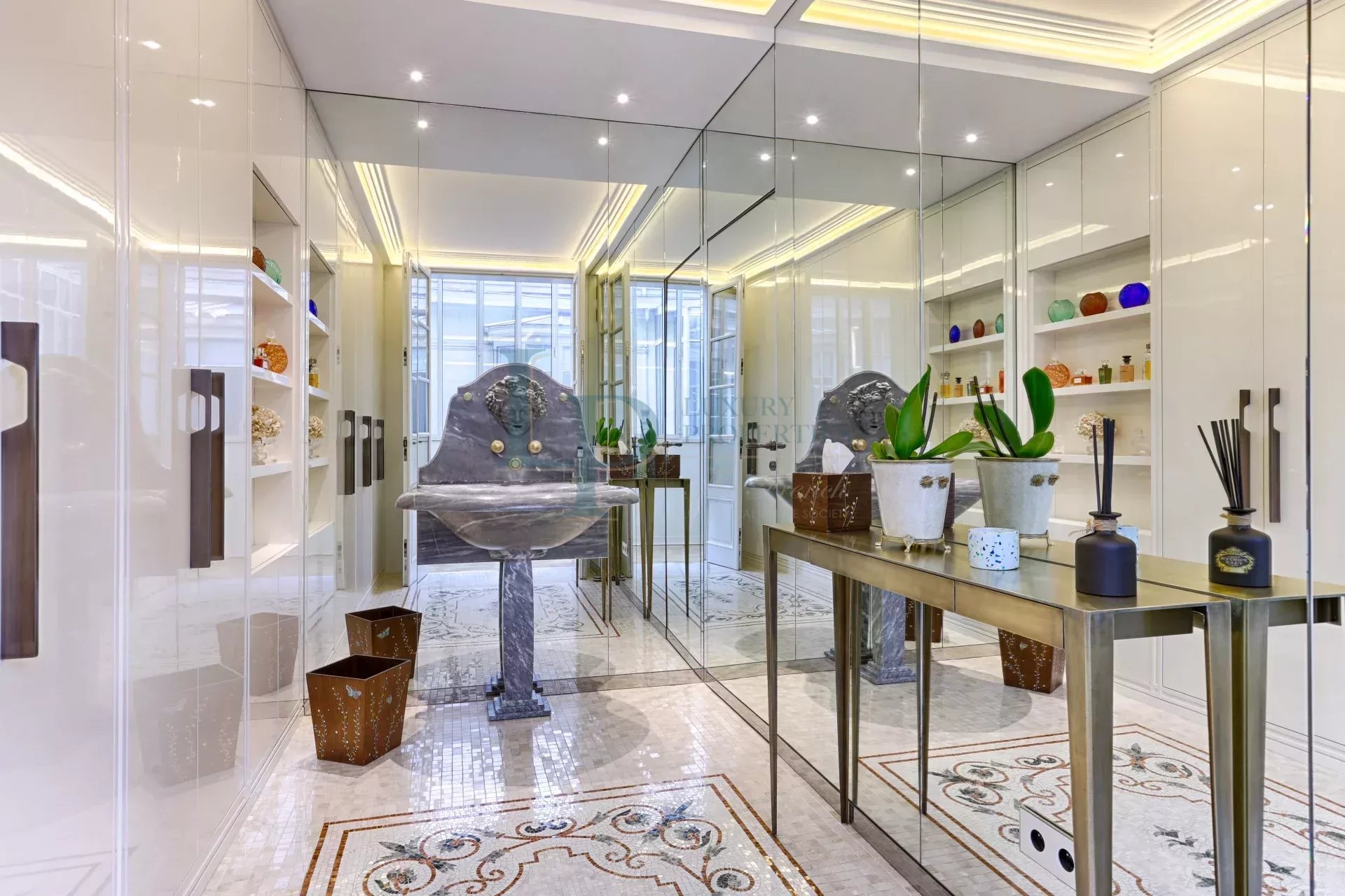 Luxurious Parisian Apartment with Modern Amenities