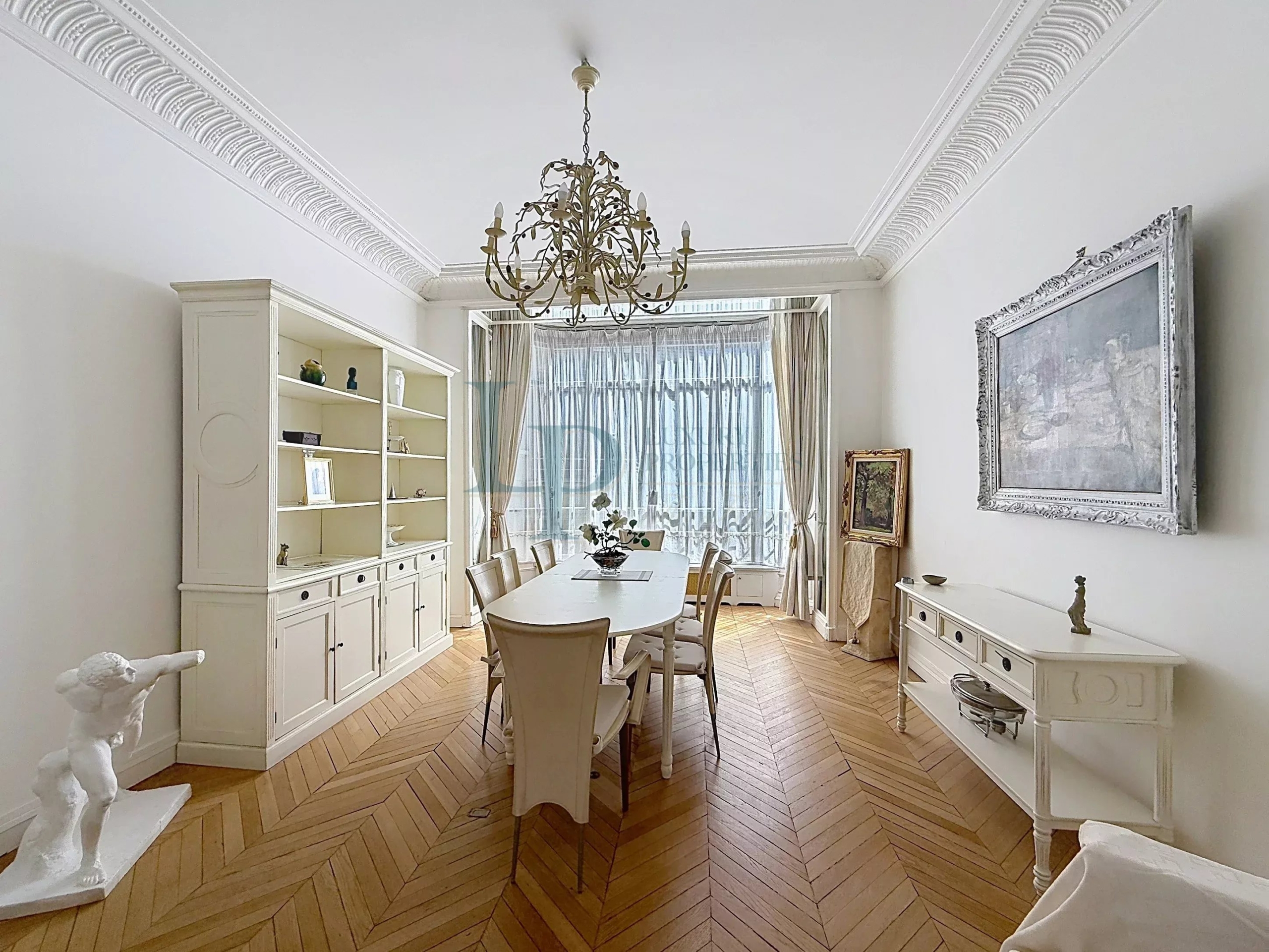 EXCLUSIVITY – PARIS VIII – 6-ROOM APARTMENT – 3/4 BEDROOMS –