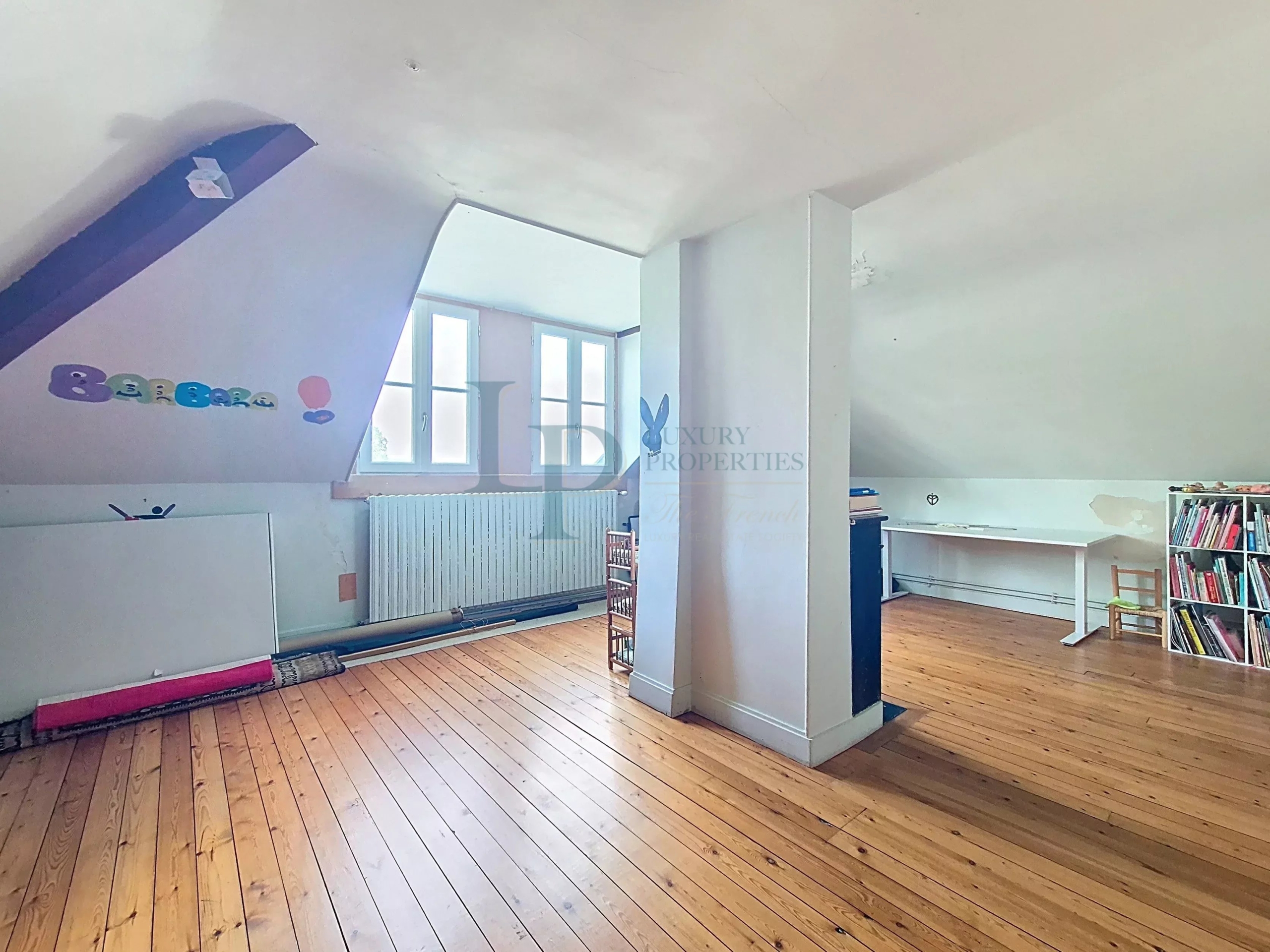 Property “Affolante” Historic Near Paris Gates