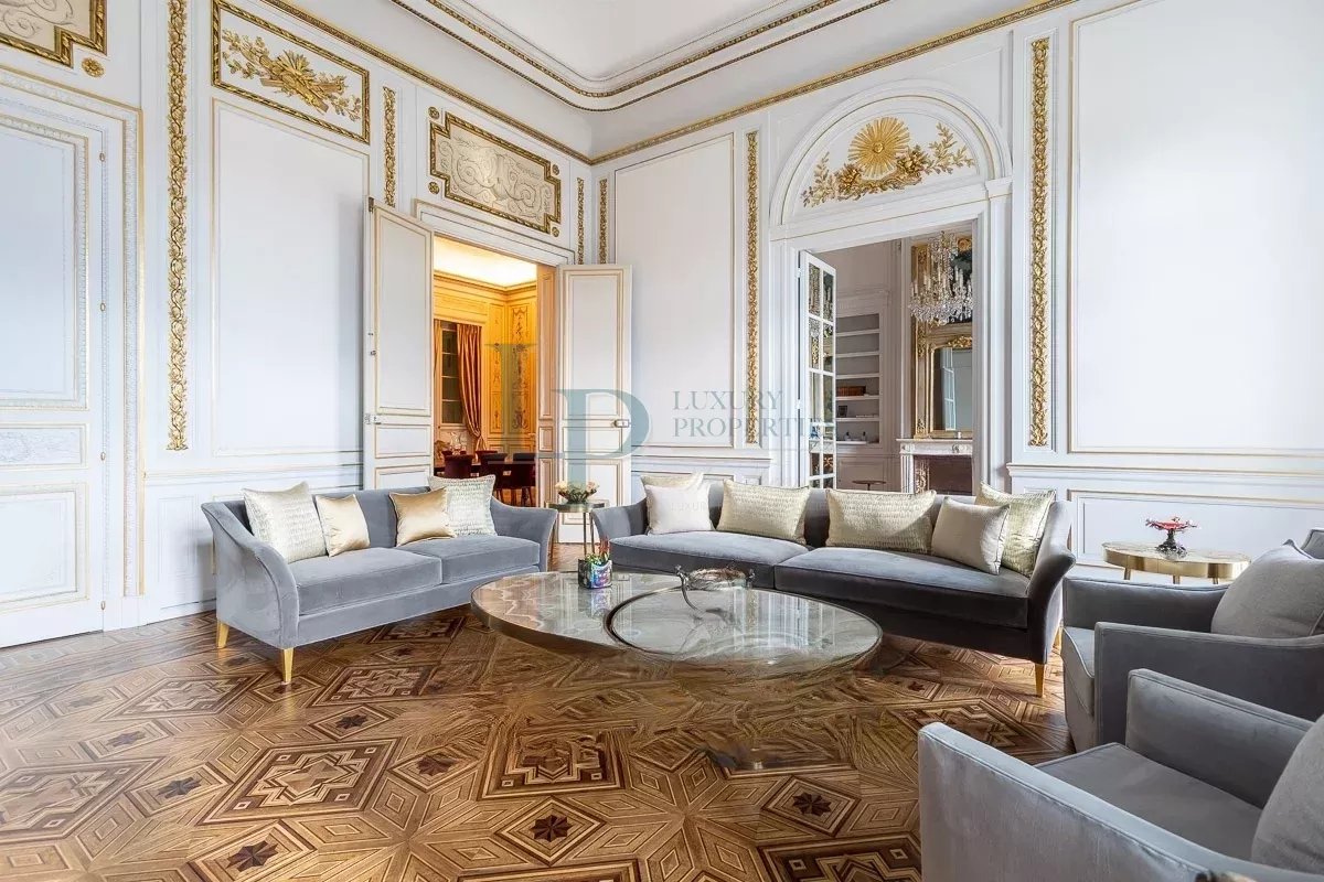 Luxurious Parisian Apartment with Modern Amenities