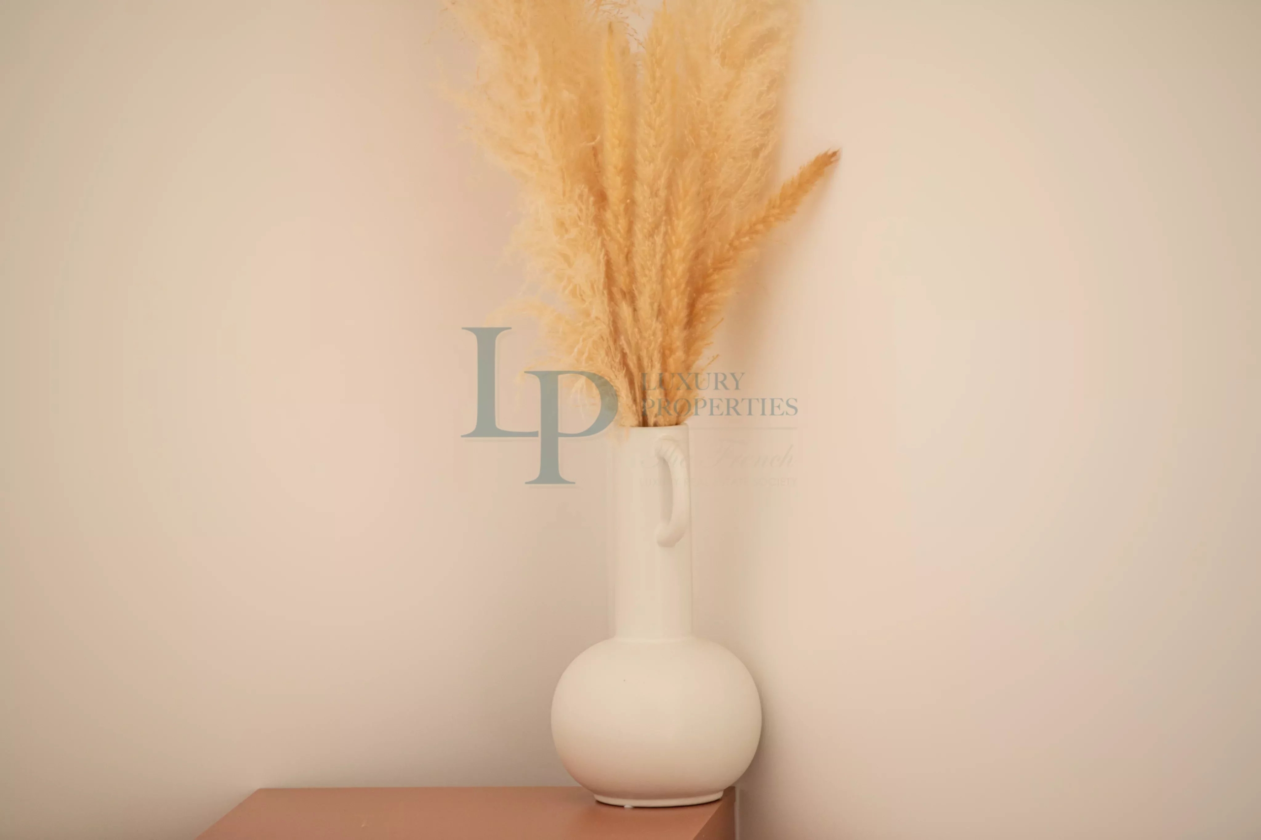 e46dce39ddeea1a5b3d2fc9afab5bade_b77a763206_4096-original-20964-0.jpg IDÉAL INVESTISSEUR – IMMEUBLE MEUBLÉ À FORT RENDEMENT AU CŒUR DE SAINTE-MAXIME