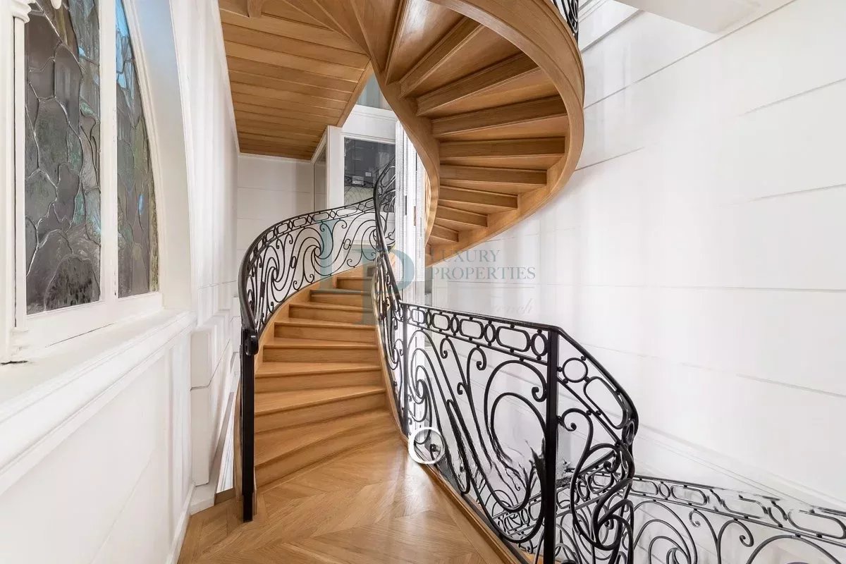 Luxurious Parisian Apartment with Modern Amenities