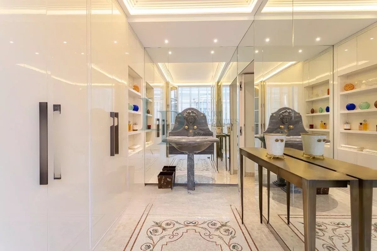 Luxurious Parisian Apartment with Modern Amenities