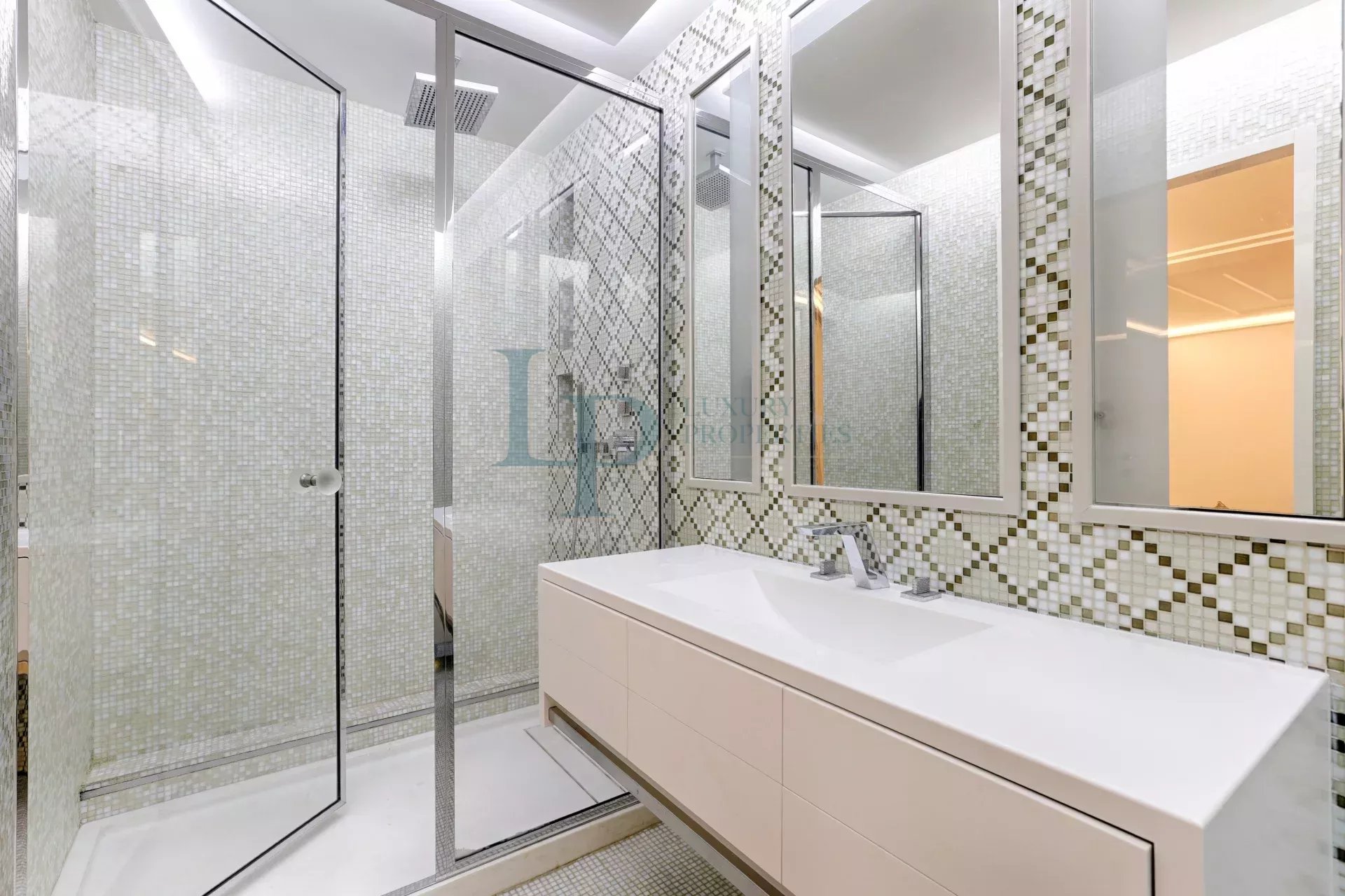 Luxurious Parisian Apartment with Modern Amenities