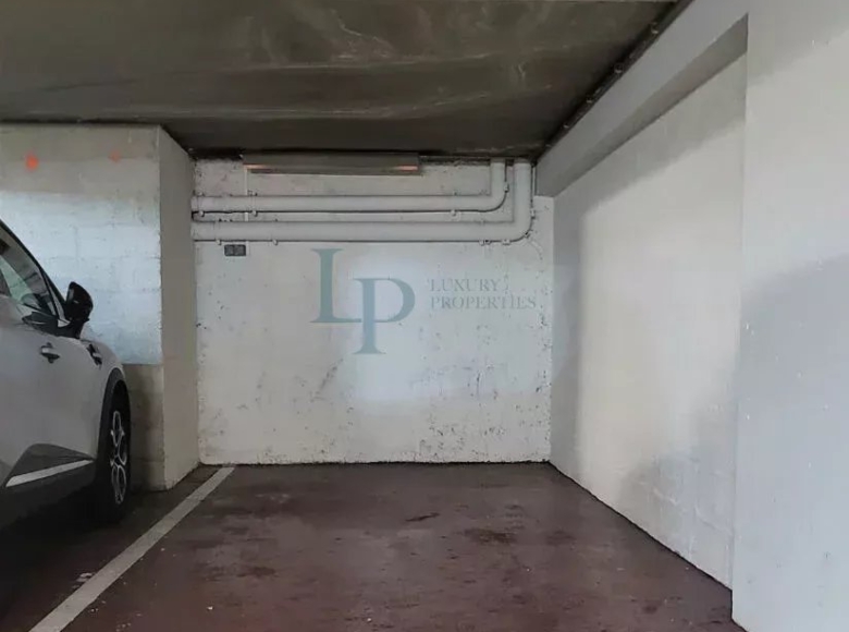 LOCATION EMPLACEMENT DE PARKING RUE DE BERRI 75008 PARIS