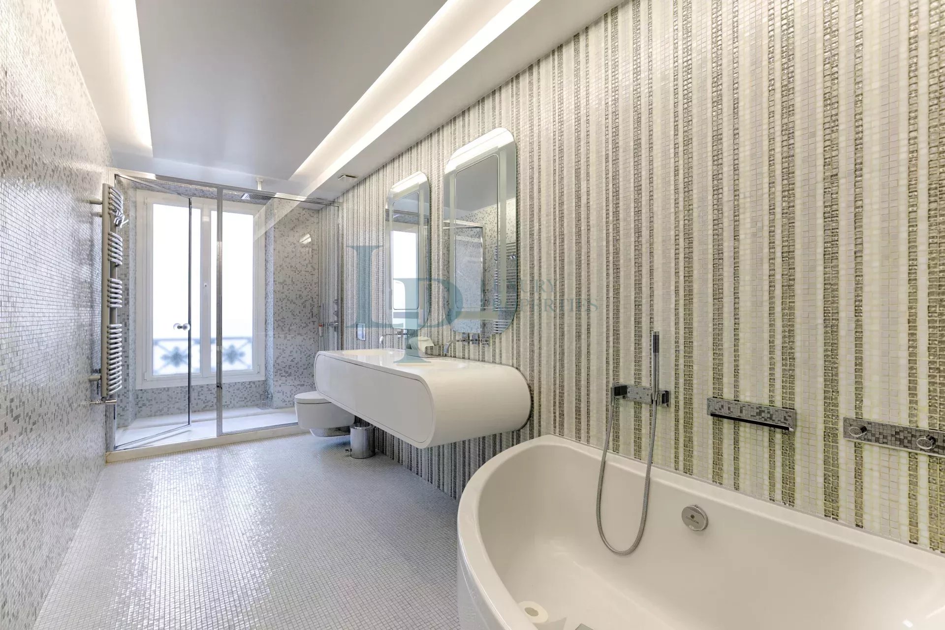 Luxurious Parisian Apartment with Modern Amenities