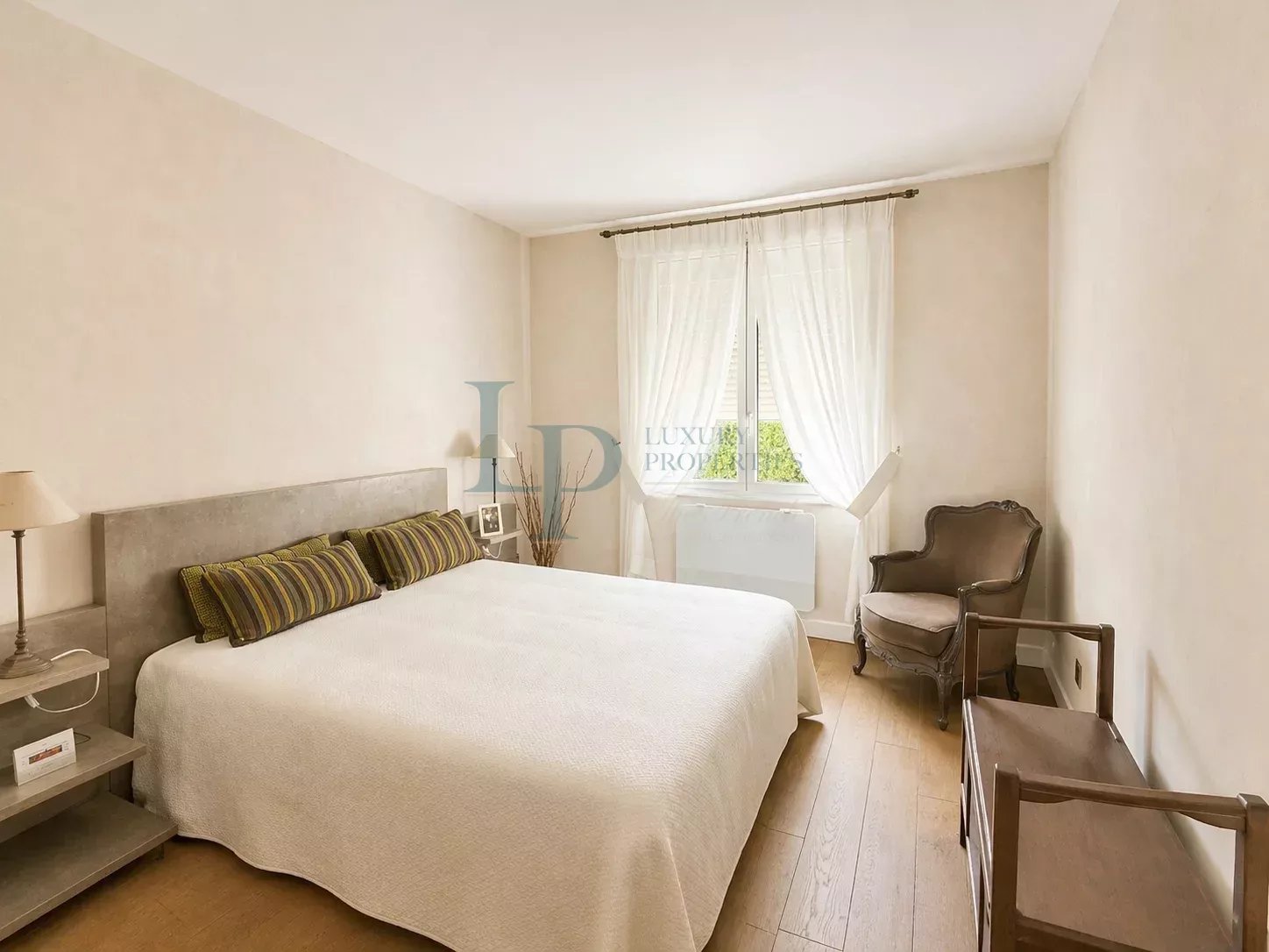 House – 8 rooms 270 m² – Ozoir-La-Ferrière (77330)