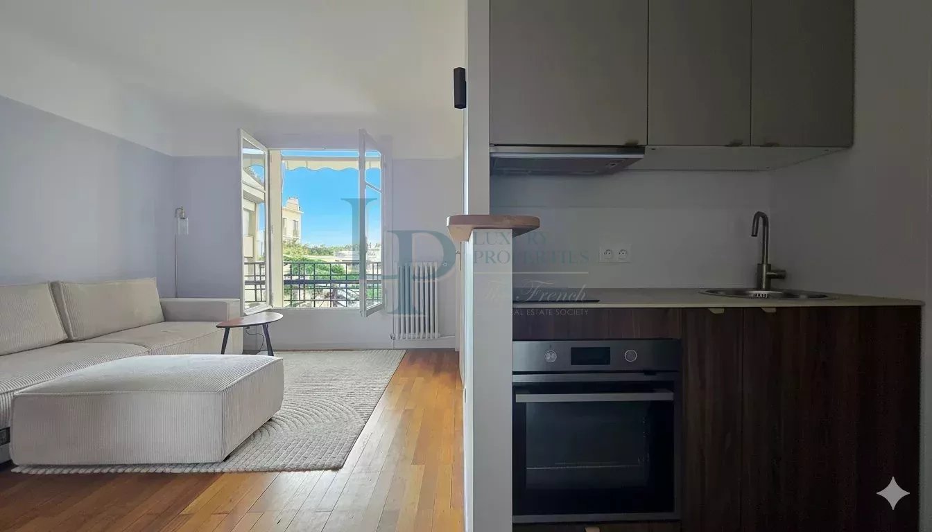 Modern apartment in Neuilly-sur-Seine with panoramic view