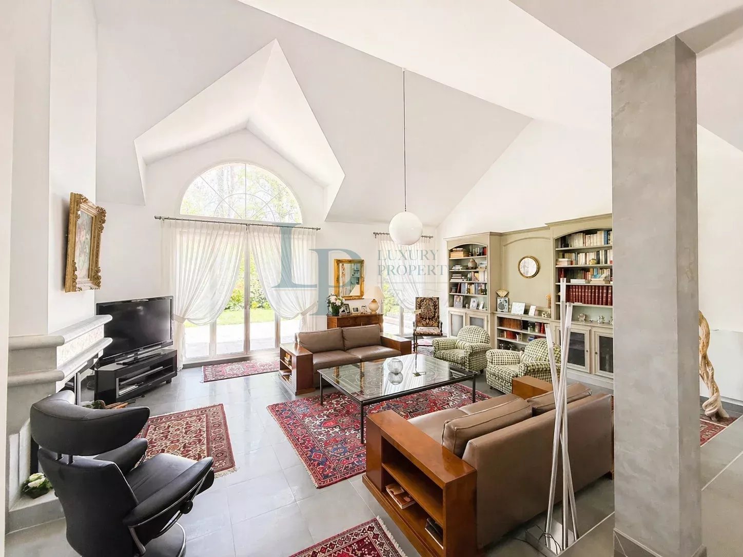 House – 8 rooms 270 m² – Ozoir-La-Ferrière (77330)
