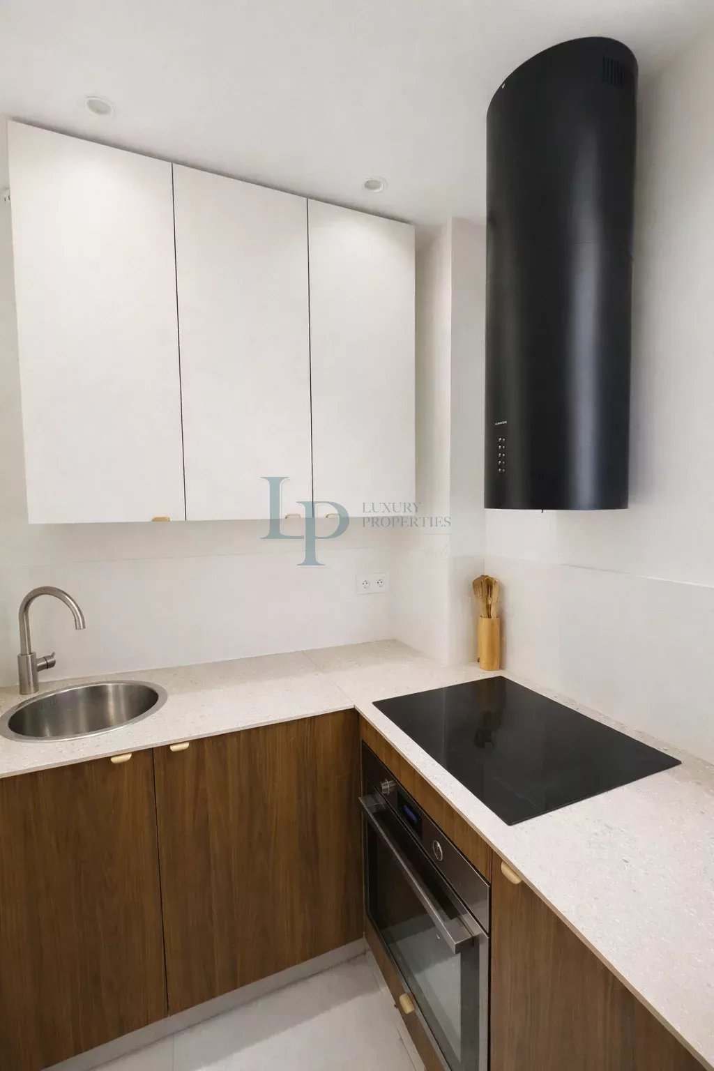 Modern apartment in Neuilly-sur-Seine with panoramic view