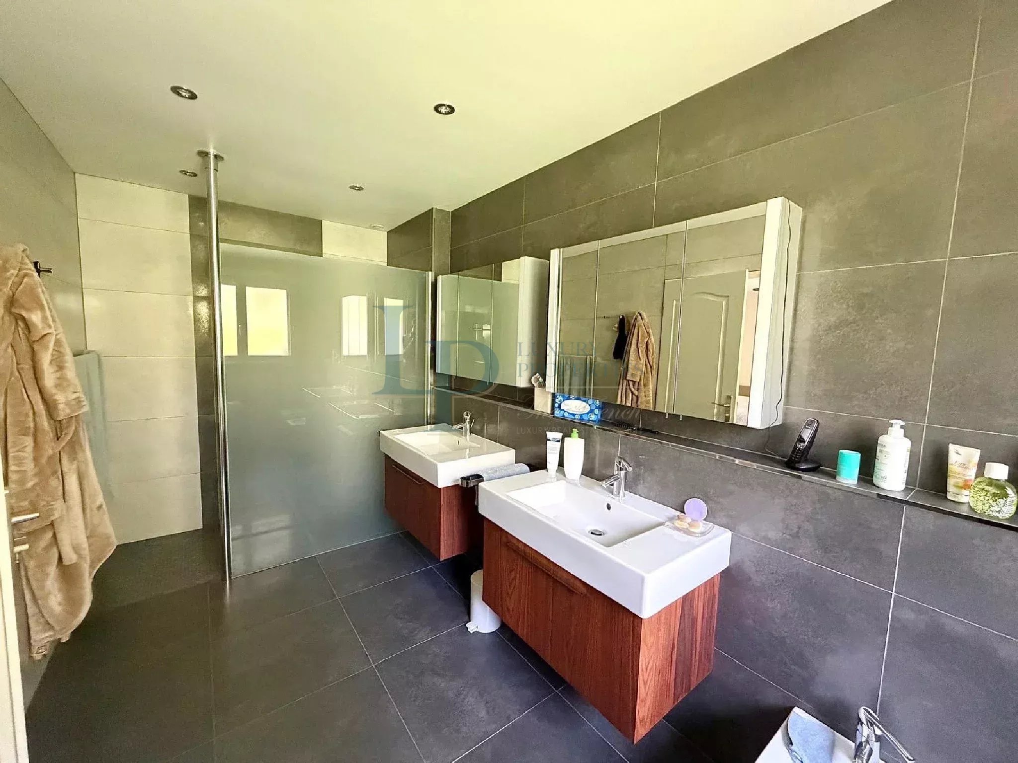 House – 8 rooms 270 m² – Ozoir-La-Ferrière (77330)