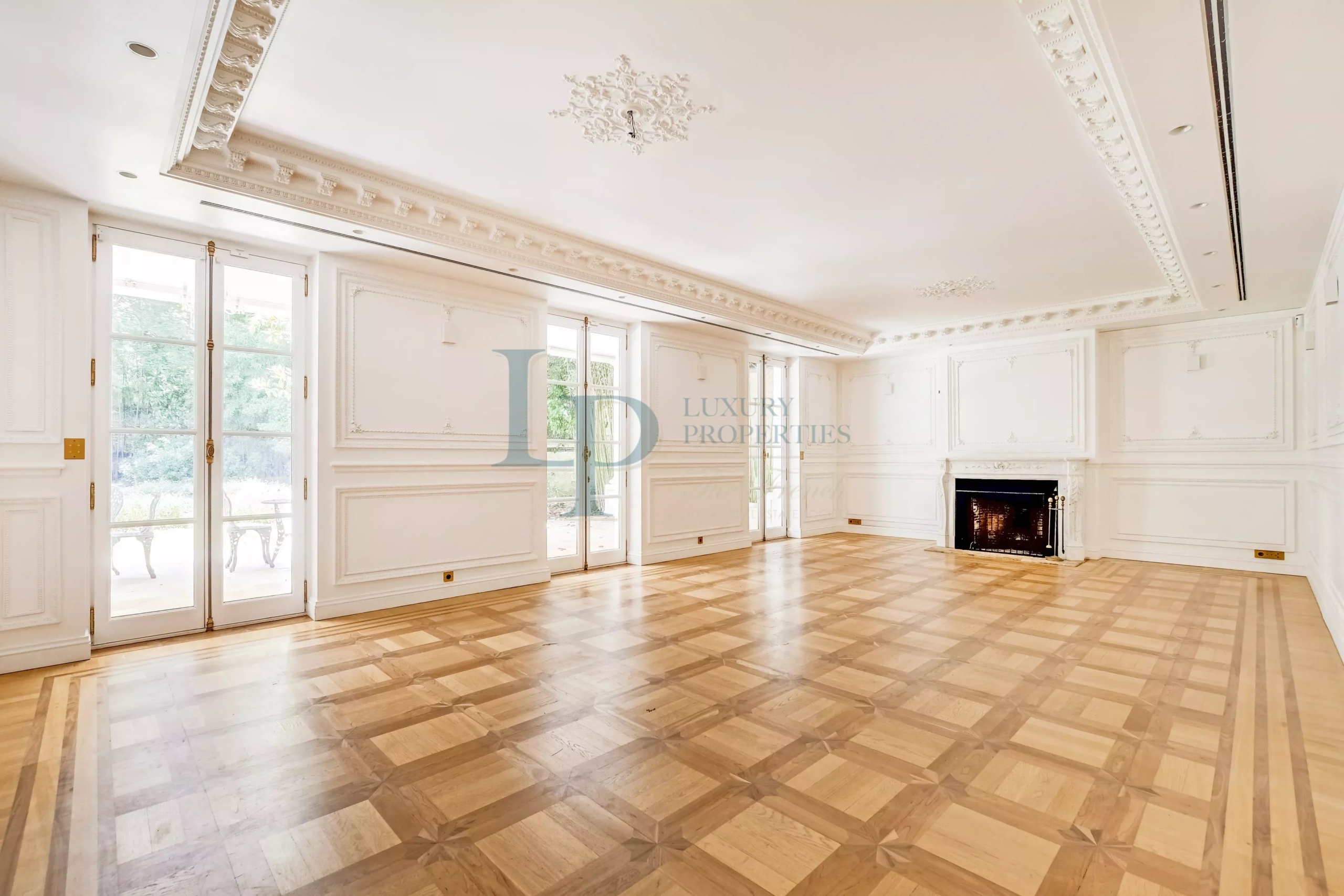 460b6cf5e2e114ba08c18362b0913cf2_f0633a4bb0_4096-original-33119-0.jpg NEUILLY-SUR-SEINE – UN HÔTEL PARTICULIER D’EXCEPTION AU CŒUR D’UN ENVIRONNEMENT PRIVILÉGIÉ – JARDIN – PISCINE