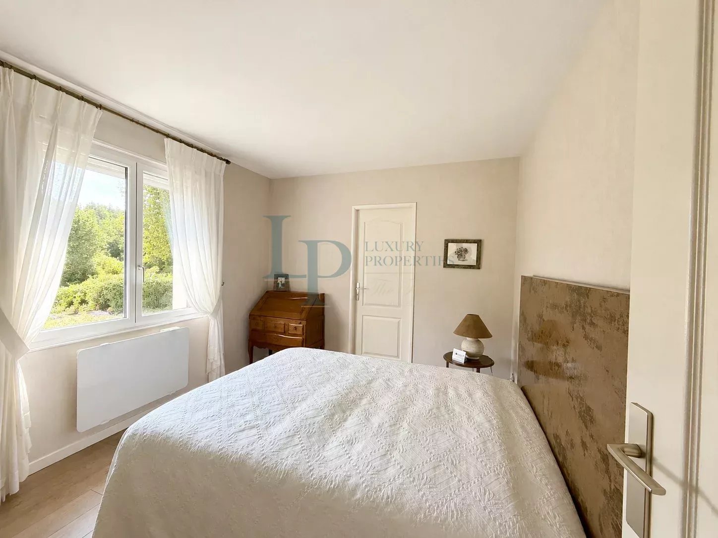 House – 8 rooms 270 m² – Ozoir-La-Ferrière (77330)