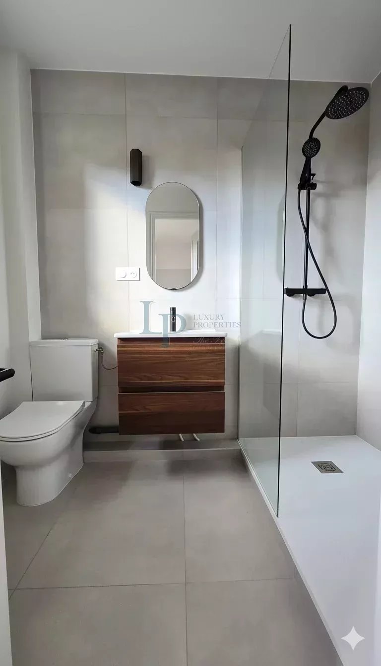 Modern apartment in Neuilly-sur-Seine with panoramic view