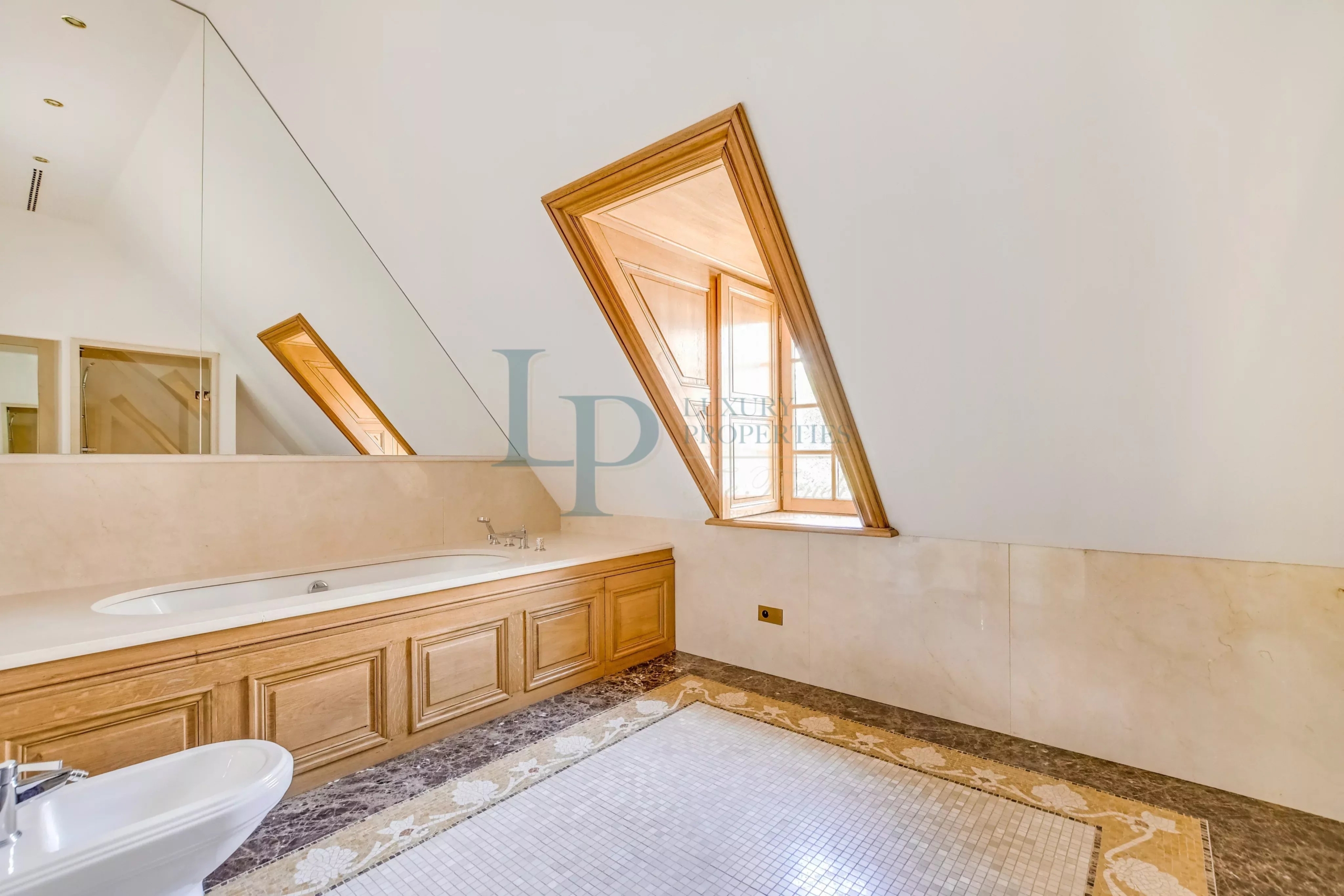 55d418deff7e5e97b0eff1d4a29db647_8a1551e9b7_4096-original-33119-0.jpg NEUILLY-SUR-SEINE – UN HÔTEL PARTICULIER D’EXCEPTION AU CŒUR D’UN ENVIRONNEMENT PRIVILÉGIÉ – JARDIN – PISCINE