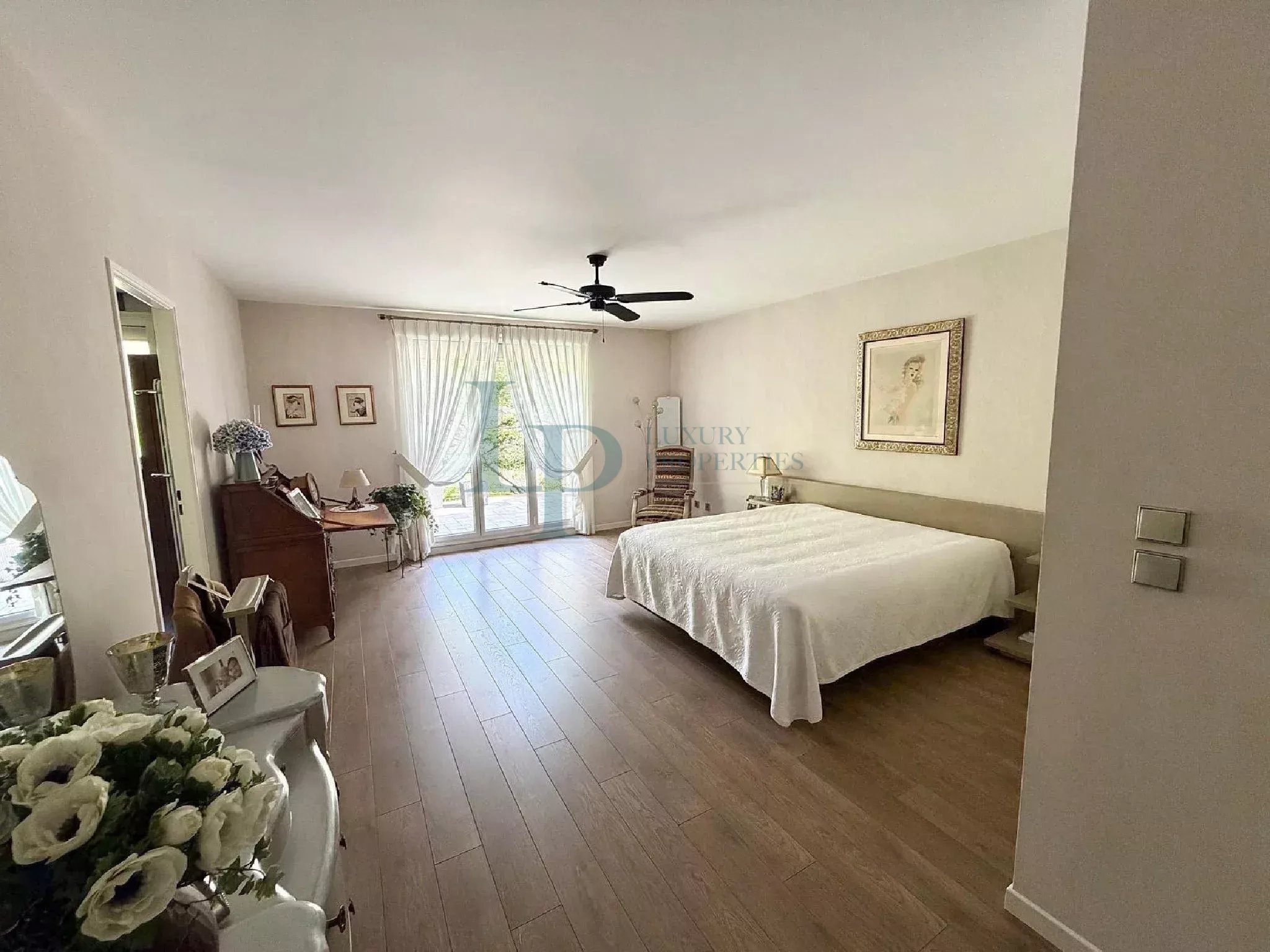 House – 8 rooms 270 m² – Ozoir-La-Ferrière (77330)