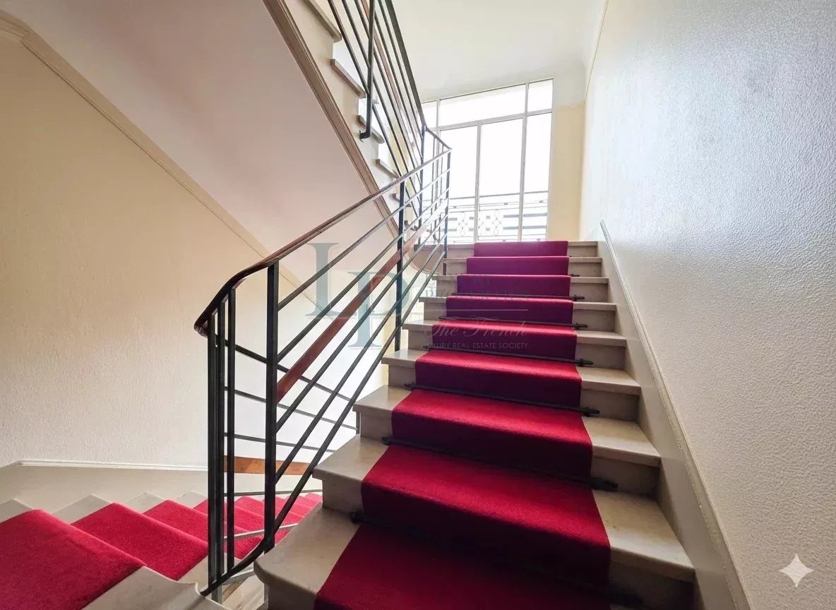 Modern apartment in Neuilly-sur-Seine with panoramic view
