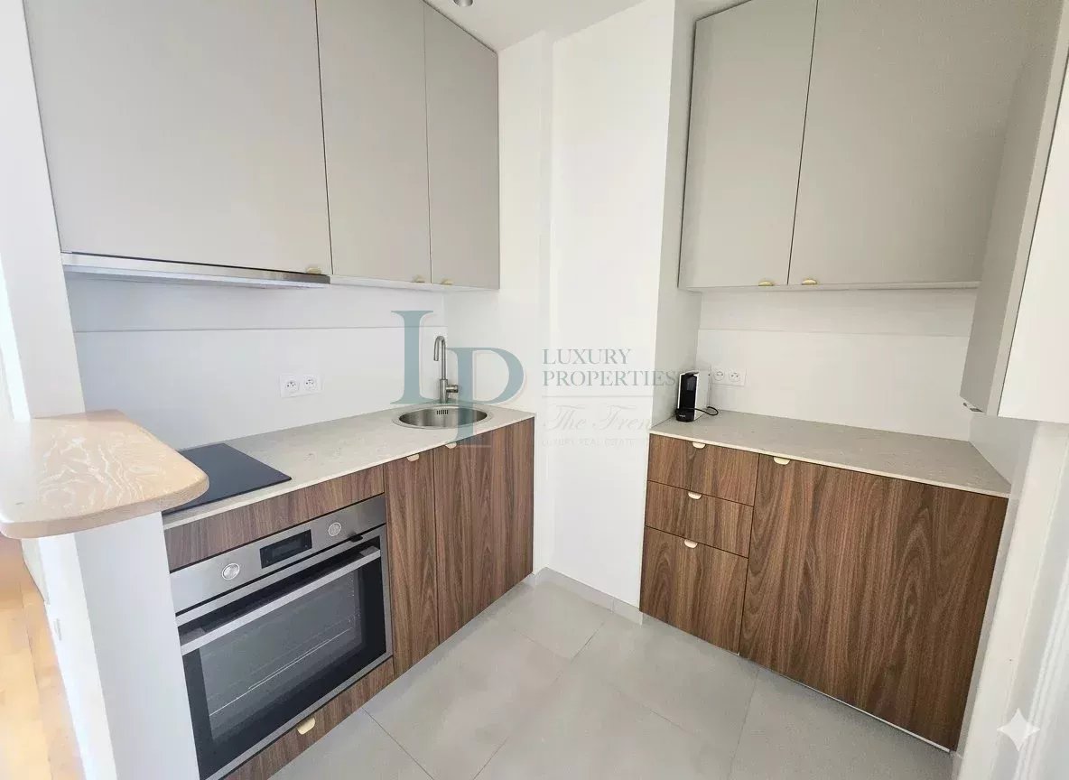 Modern apartment in Neuilly-sur-Seine with panoramic view