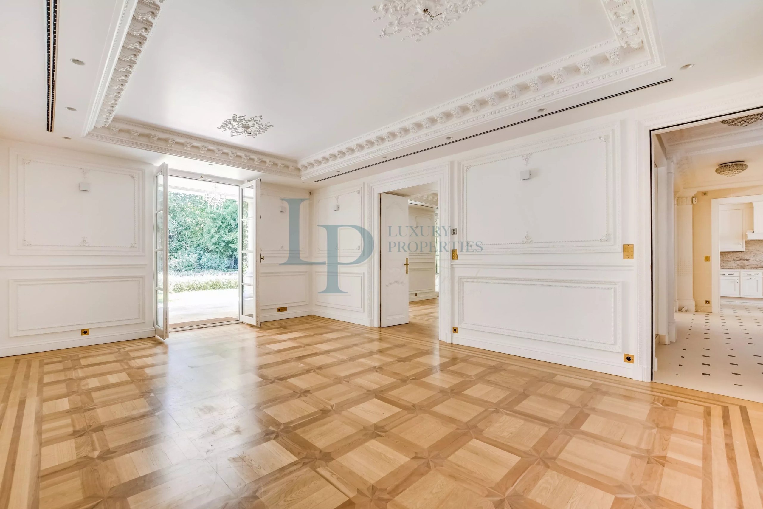 87a1a44079b2a6f300125480a60a8795_f2a77c859b_4096-original-33119-0.jpg NEUILLY-SUR-SEINE – UN HÔTEL PARTICULIER D’EXCEPTION AU CŒUR D’UN ENVIRONNEMENT PRIVILÉGIÉ – JARDIN – PISCINE