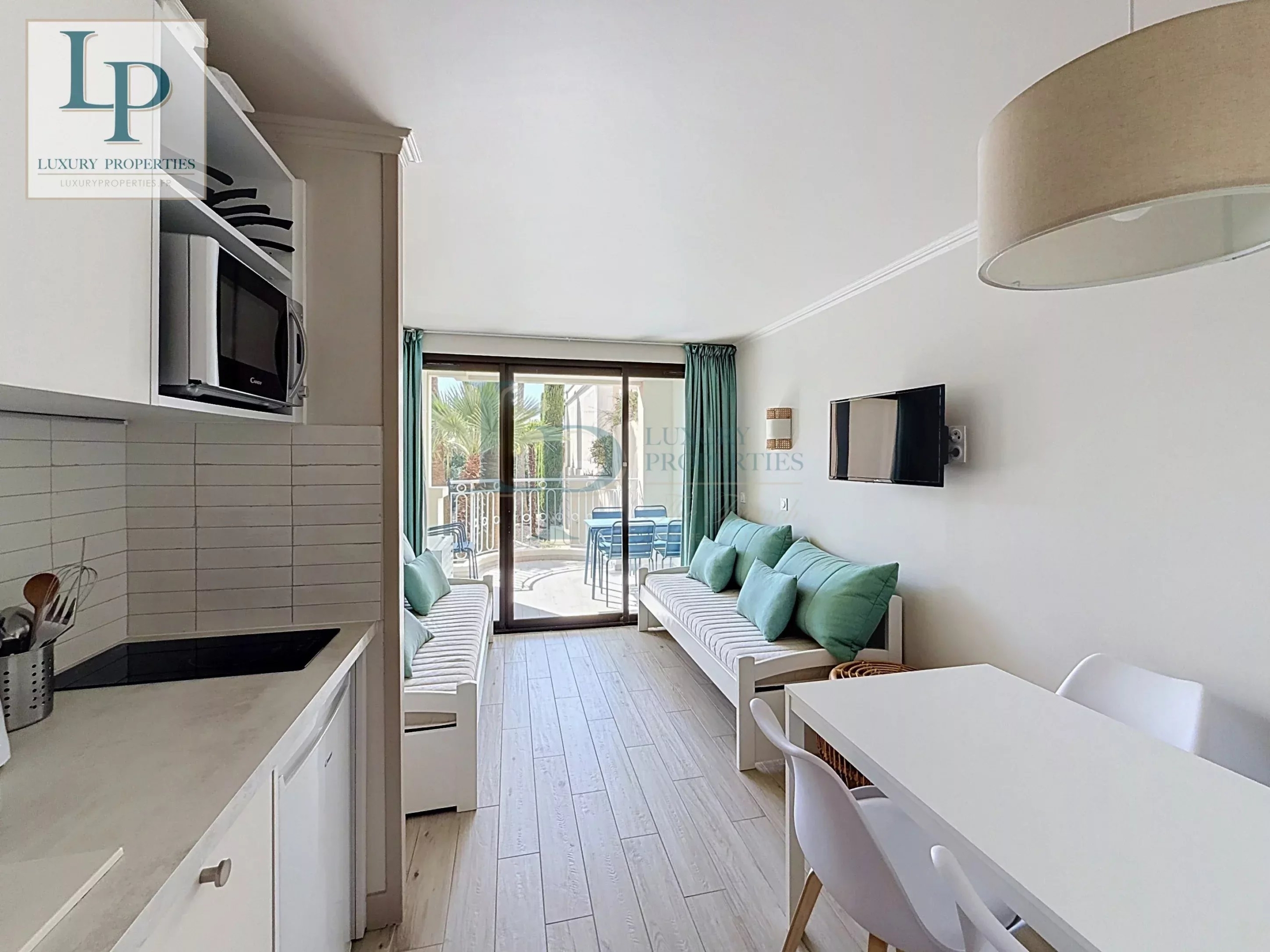 Villa des Peintres Quartier de la Croix des Gardes — au cœur de la pinède cannoise