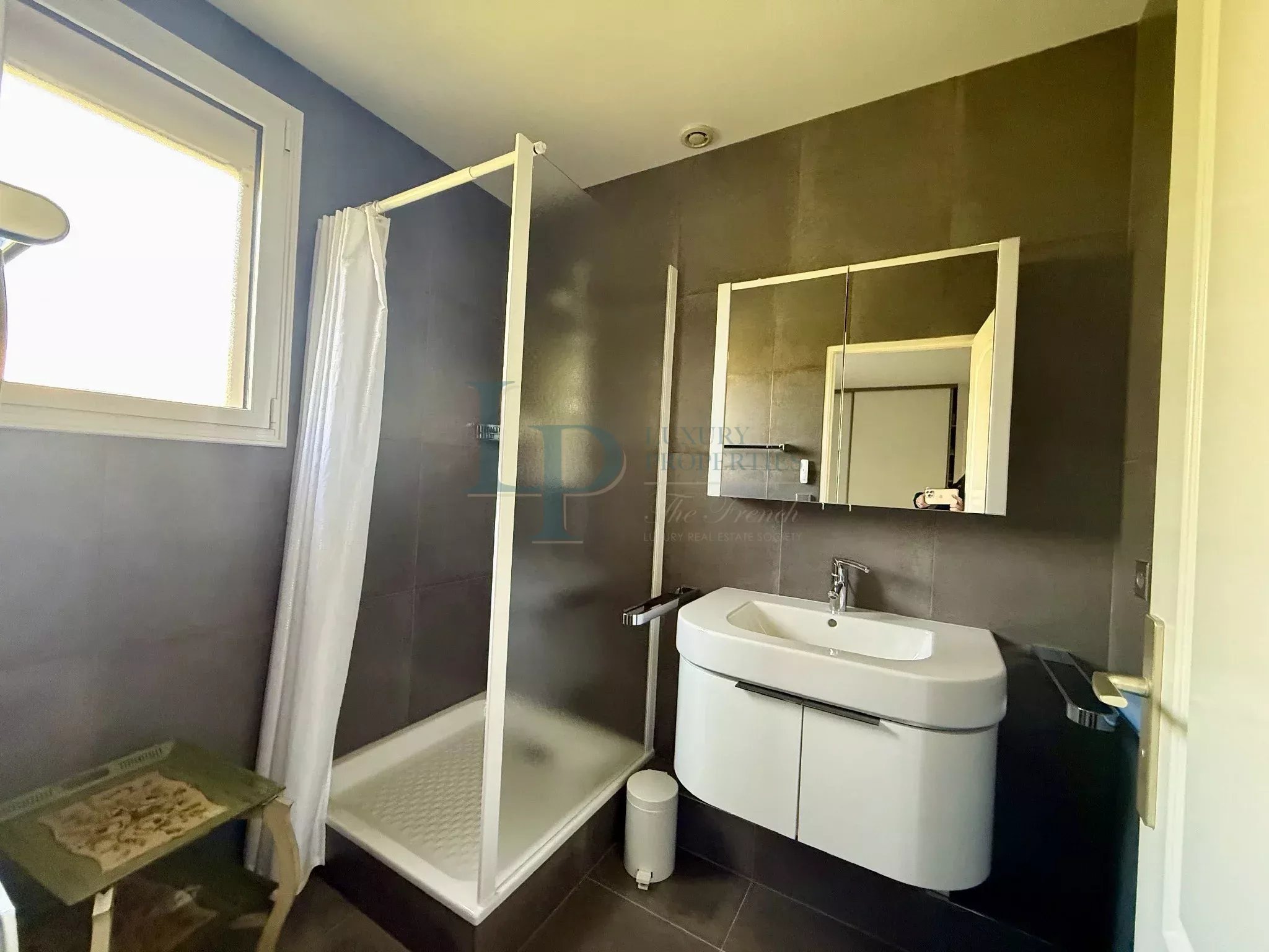 House – 8 rooms 270 m² – Ozoir-La-Ferrière (77330)