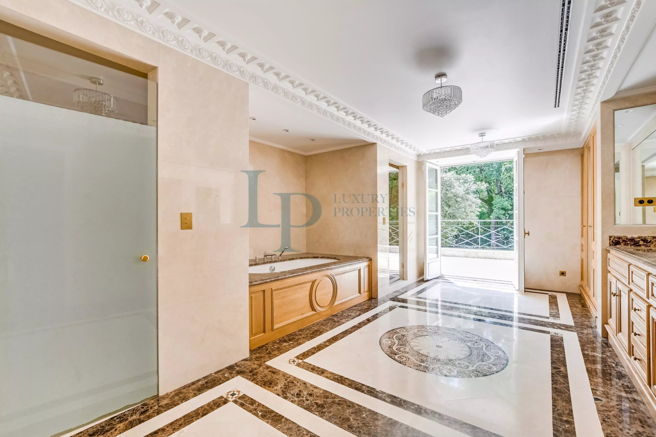 c97ff0ca0a1e98270252928ad77d9398_5dace232be_4096-original-33119-0.jpg NEUILLY-SUR-SEINE – UN HÔTEL PARTICULIER D’EXCEPTION AU CŒUR D’UN ENVIRONNEMENT PRIVILÉGIÉ – JARDIN – PISCINE