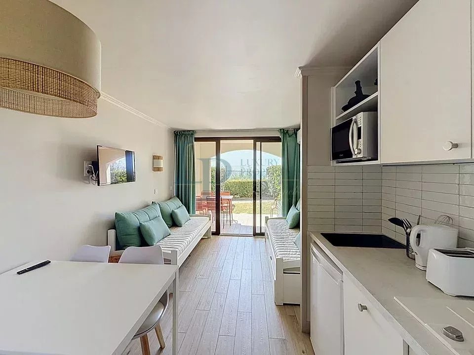 Villa of the Painters Neighborhood of Croix des Gardes – in the heart of the Cannes pine forest