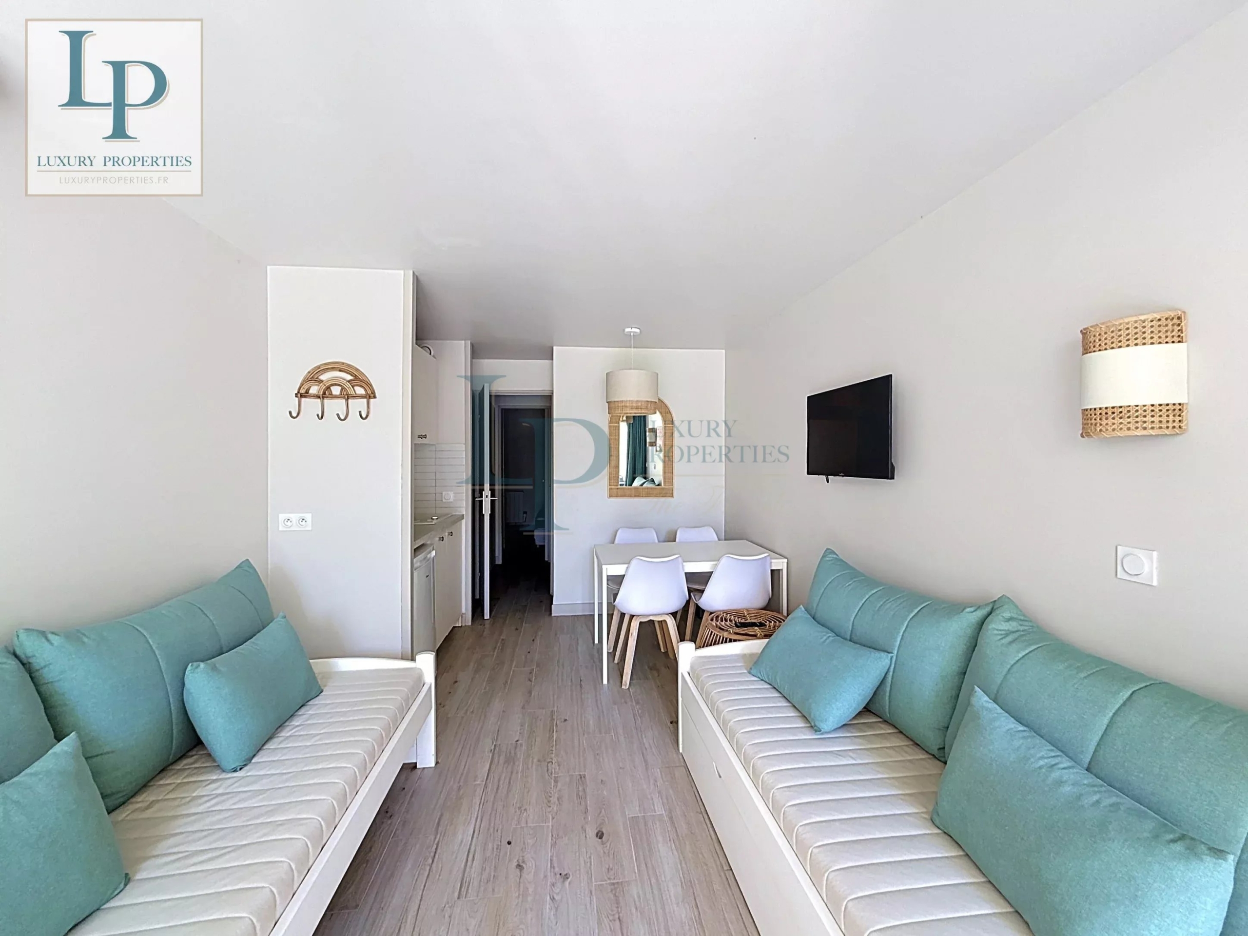 294cba72ed70e05f13d73cd04ba6cf0e_c47c1cfad1_2896-original-36594-0.jpg Villa des Peintres Quartier de la Croix des Gardes — au cœur de la pinède cannoise