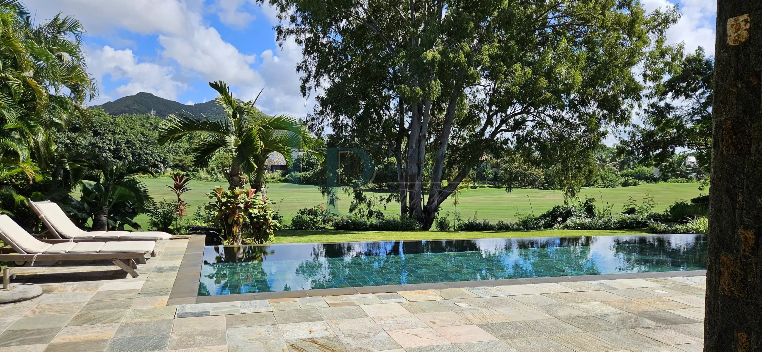 Superbe villa avec vue sur le Golf