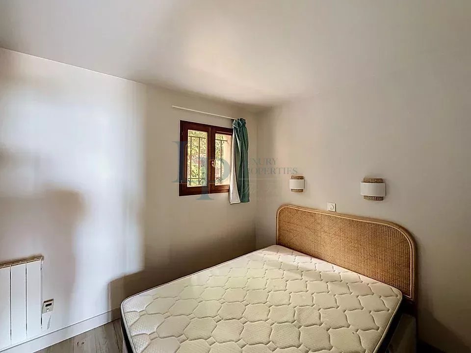 Villa of the Painters Neighborhood of Croix des Gardes – in the heart of the Cannes pine forest
