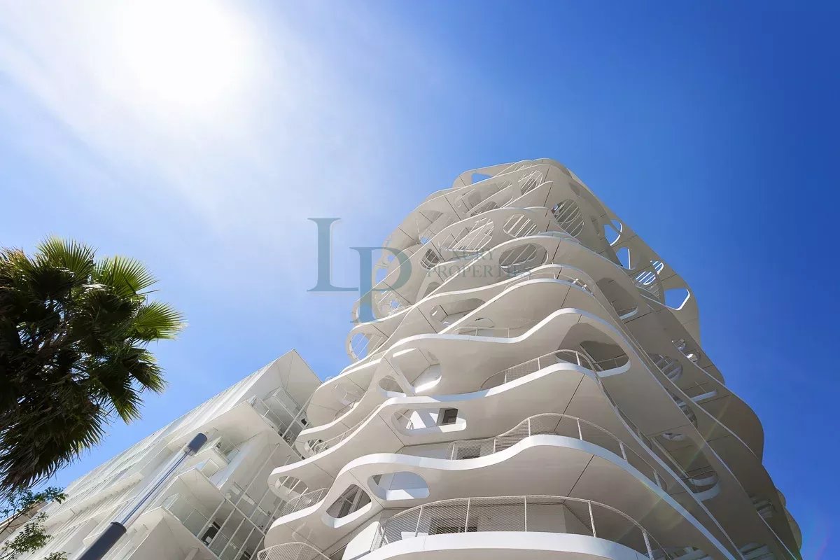 8d901112bf6acadf41d4c6c4ef6738ce_4c529221e9_1200-original-35476-0.jpg HANA — Appartement T3 d’Exception — 16ème Étage, Nice Méridia