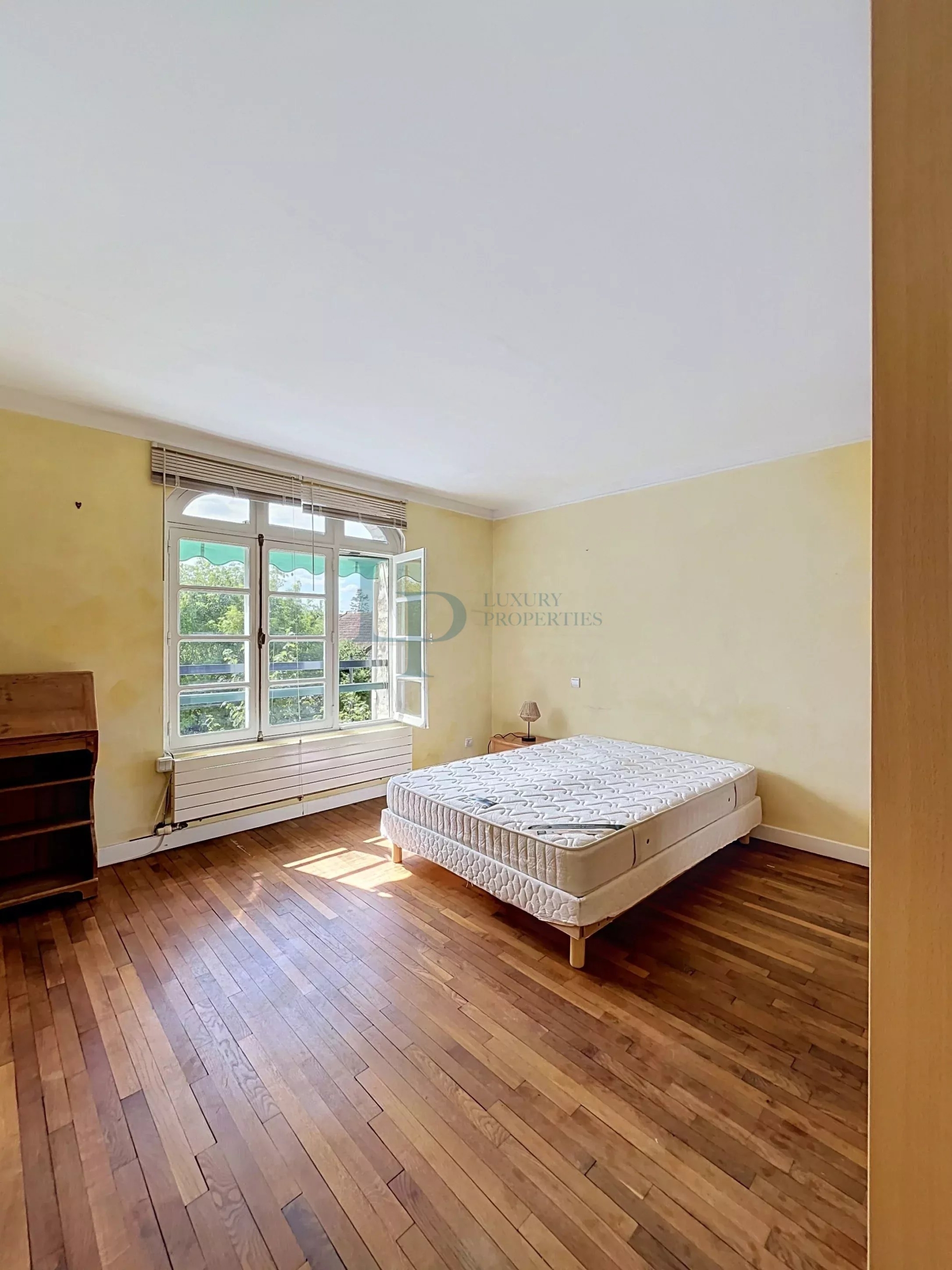 DEMEURE FAMILIALE DE 300 M² – EN LISIÈRE DE FORÊT
