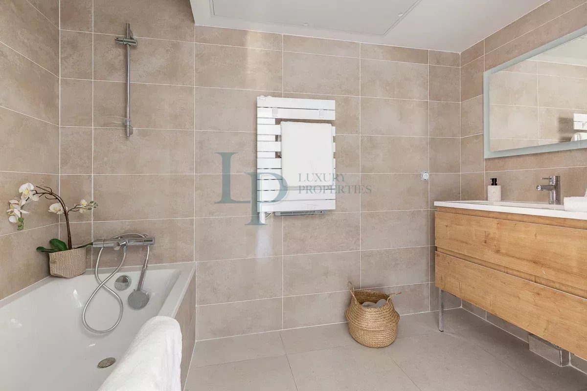 ae366aecbbbb29223d78851dc04b5968_83026f7386_1200-original-35476-0.jpg HANA — Appartement T3 d’Exception — 16ème Étage, Nice Méridia