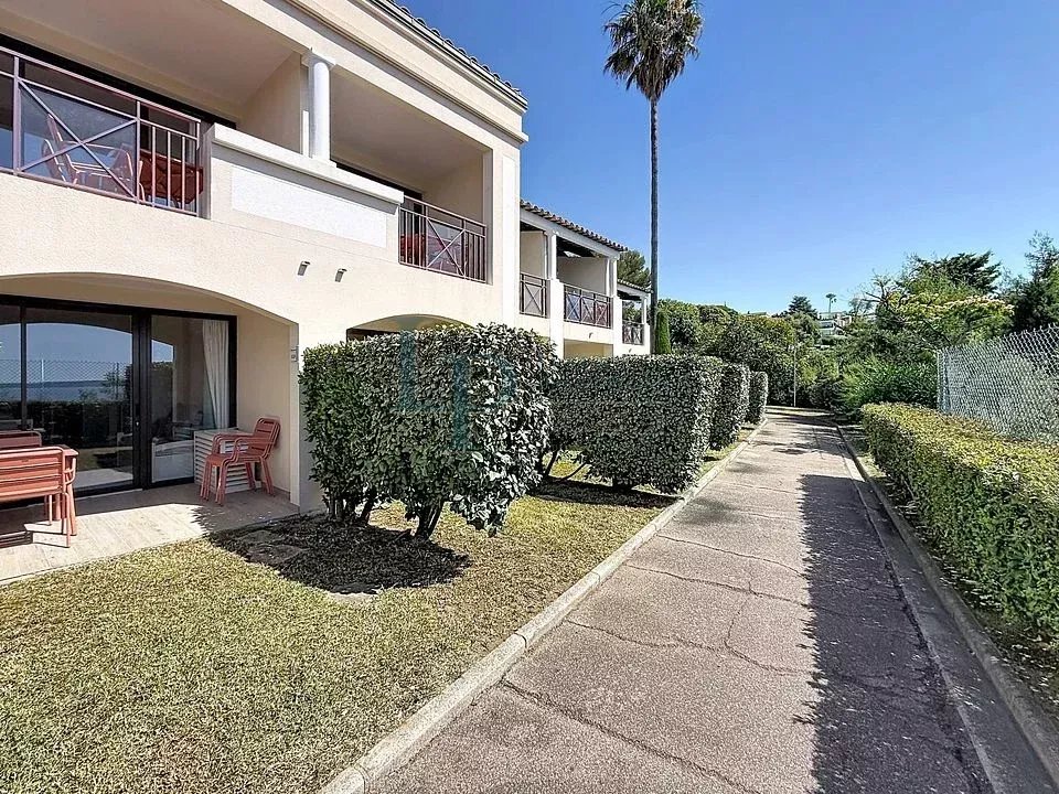 Villa of the Painters Neighborhood of Croix des Gardes – in the heart of the Cannes pine forest
