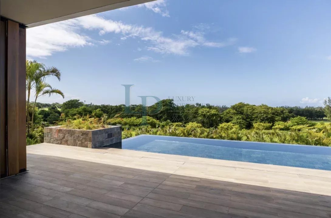 06588113db424a46e6effda2476d2c0b_27ee2efccf_1090-original-38489-0.jpg Magnifique Villa à la Française