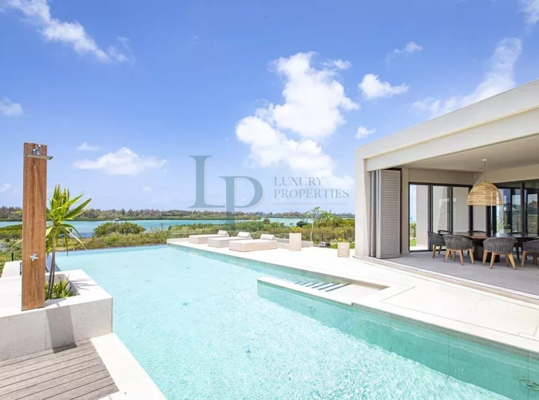 Villa D’exception au bord de l’eau