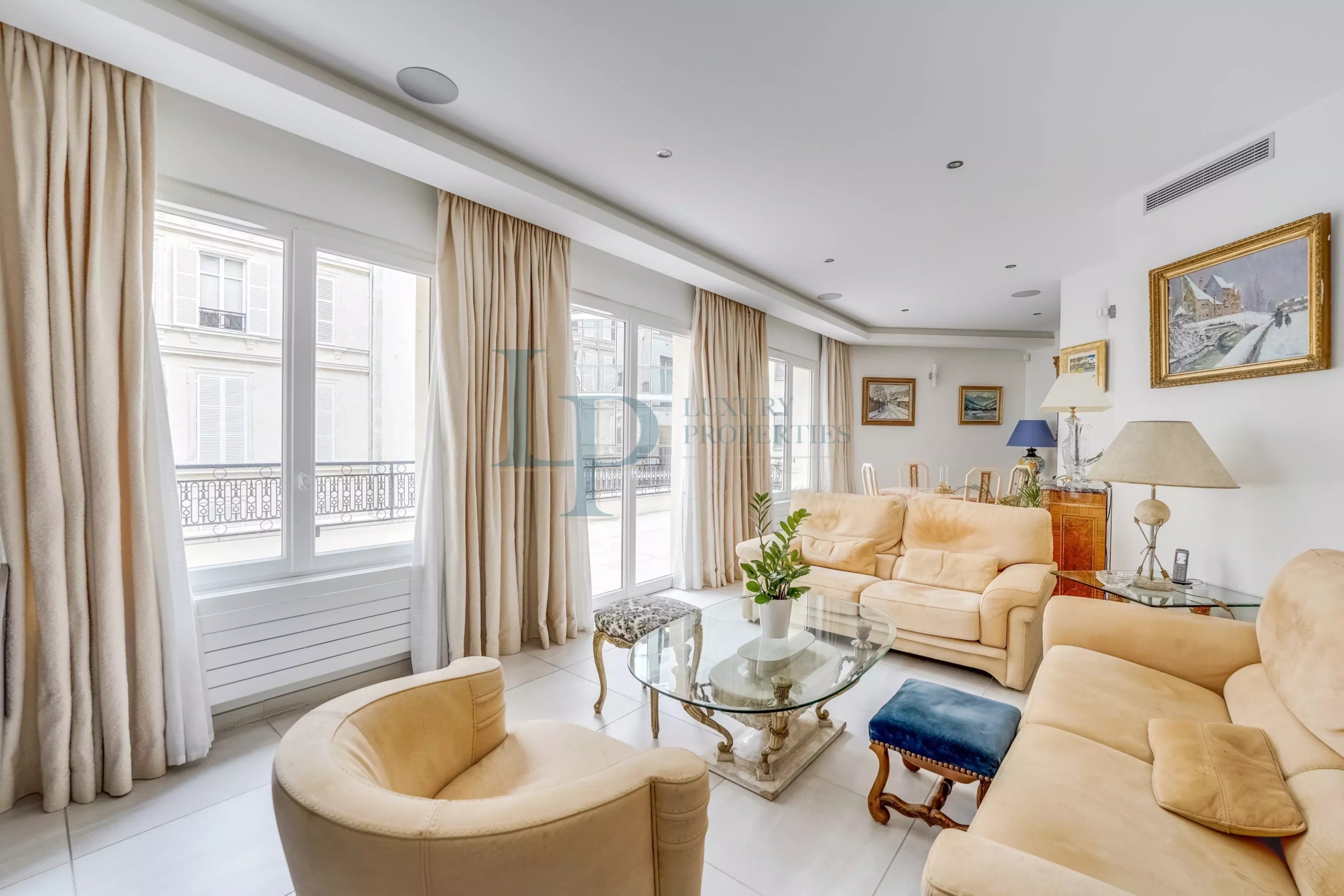 PARIS VIII – SAINT-HONORÉ / HAUSSMANN – TOP FLOOR WITH SOUTH-FACING TERRACE