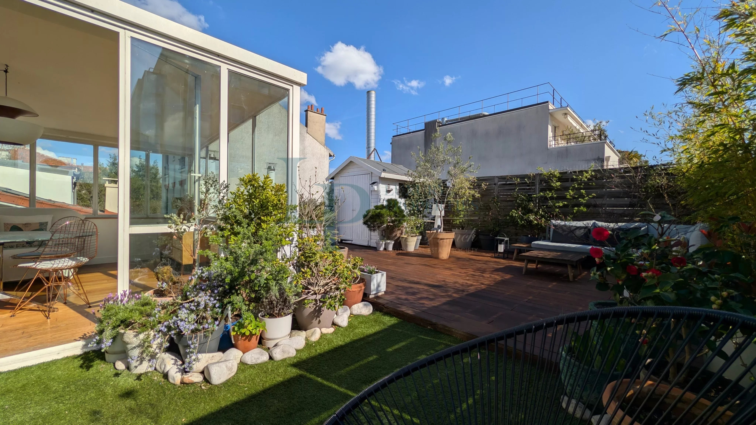 200ddf13a48f717e6c5da7ac95b65186_0448ff5c17_4096-original-39417-0.jpg Castle Park – South-facing terrace