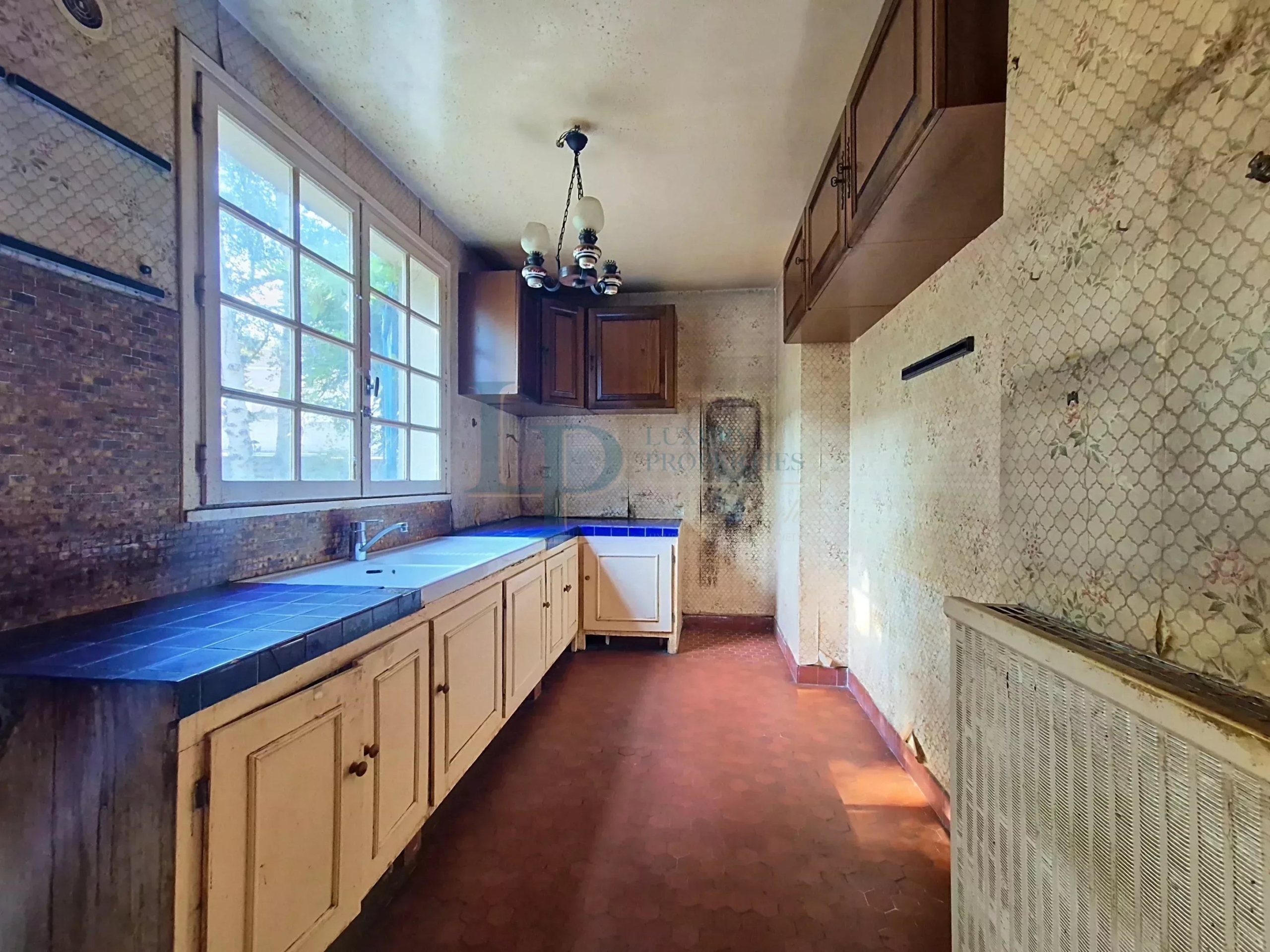 FONTENAY-LE-FLEURY (78) – MAISON FAMILIALE DE 200 M² À RÉINVENTER, AUX PORTES DE SAINT-CYR-L’ÉCOLE