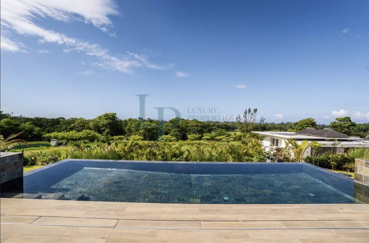 20ca5f42e18edb4e28ca56423dba90bb_6317387d44_1281-original-38489-0.jpg Magnifique Villa à la Française