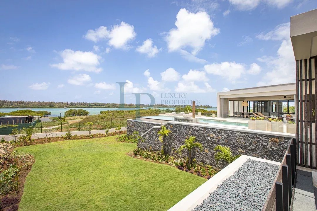 Villa D’exception au bord de l’eau