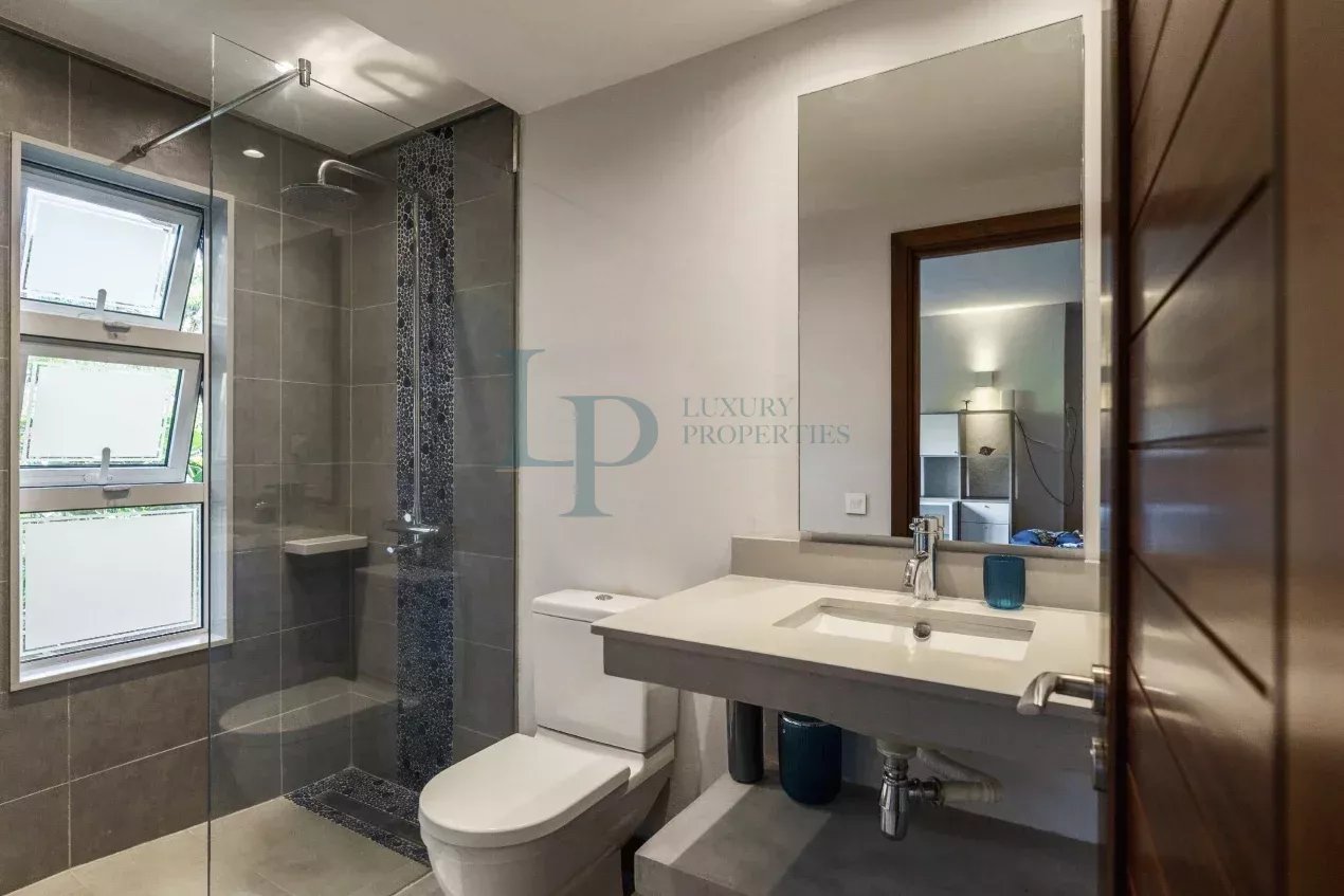 3495a72ec073df0a0bdacafcad30f97f_4388400a81_1270-original-38517-0.jpg Stunning villa with panoramic ocean views