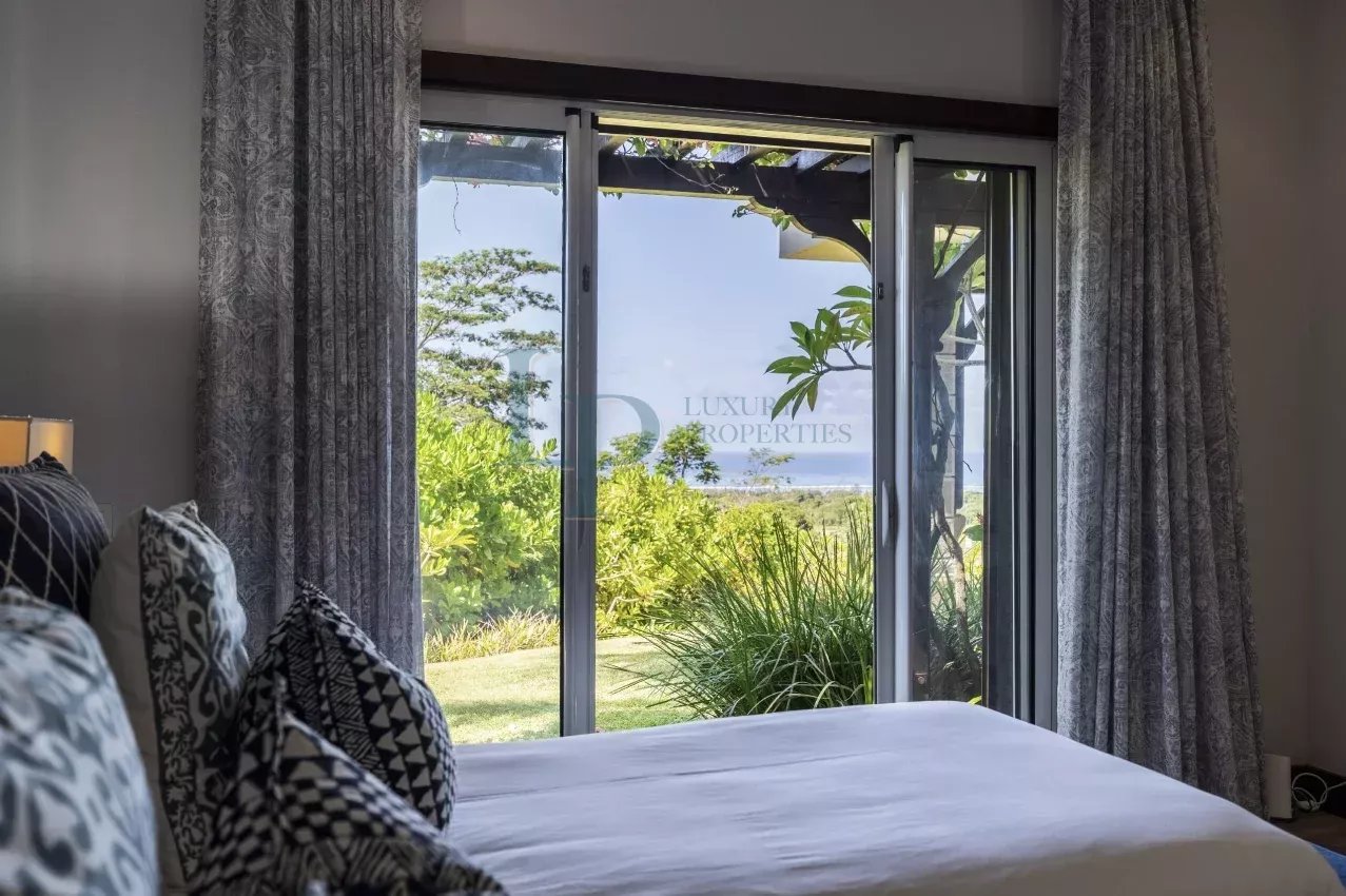 370cef0c7da0b3f416cb4ee7966d7a9b_2176f1b2ff_1277-original-38517-0.jpg Stunning villa with panoramic ocean views