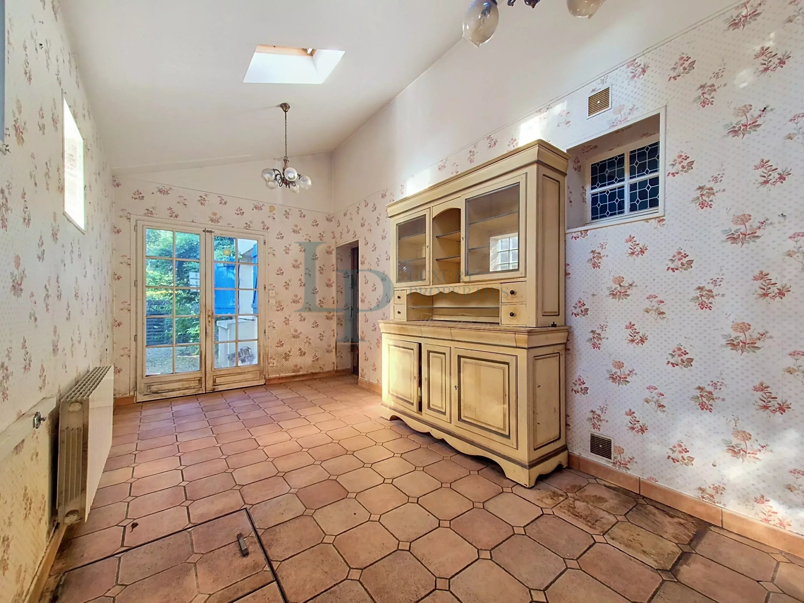 FONTENAY-LE-FLEURY (78) – MAISON FAMILIALE DE 200 M² À RÉINVENTER, AUX PORTES DE SAINT-CYR-L’ÉCOLE