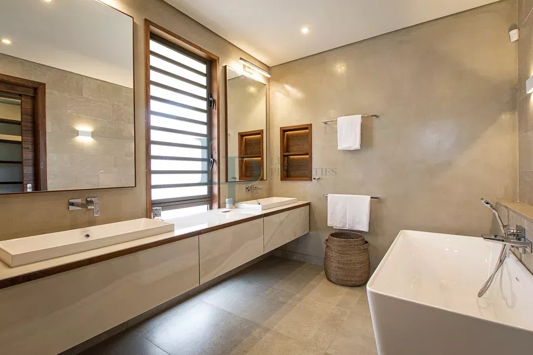 Villa D’exception au bord de l’eau