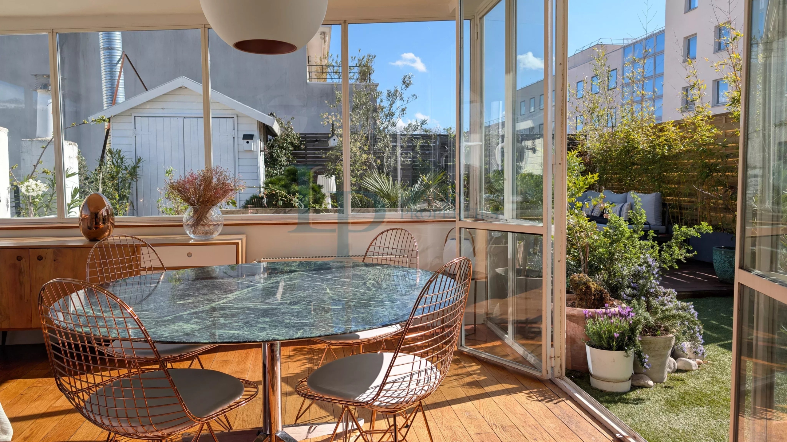 56dd9b0395f9497afbde922348325705_31a1576a03_4096-original-39417-0.jpg Castle Park – South-facing terrace