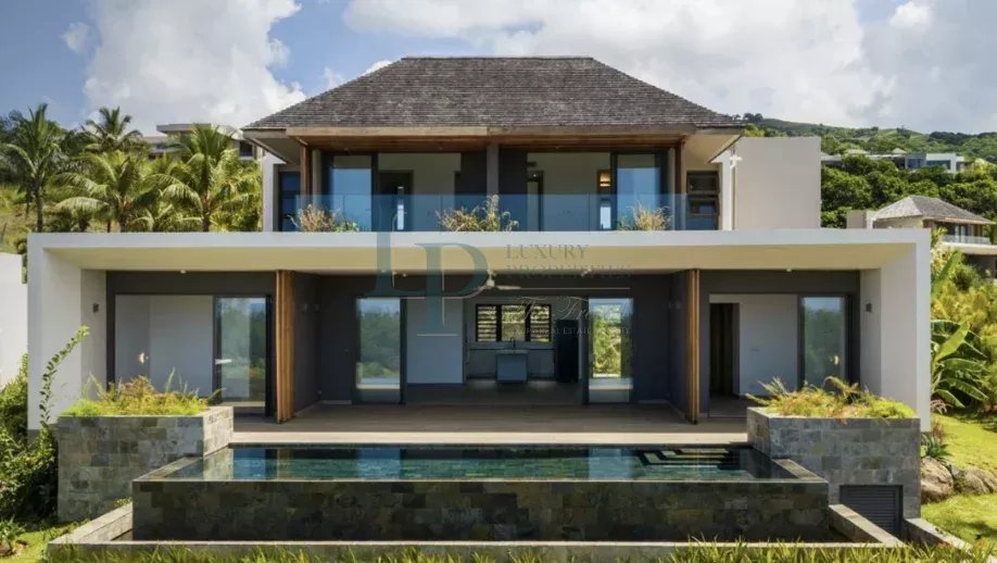 6082d93753221b2ac53a9c88521ec663_9e25cfb02b_918-original-38489-0.jpg Magnifique Villa à la Française
